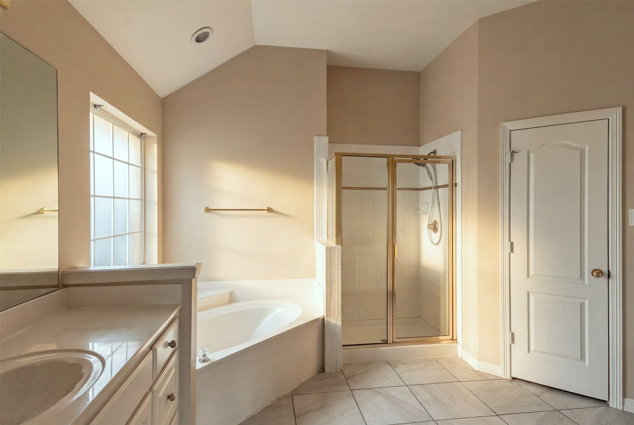 Single Family Residence For Rent in Collin County , 2105 Glendale Drive, Plano, Texas 75023, 5 Bedroom, 3 Bathroom, 2 Garage spaces, 2,942 Sqft, built in 1997, mls#21409467, Real Estate Agent in Plano, Homes For Rent in Collin county, Homes For Rent in Plano, Realtor in Plano Texas, Real Estate Brokerage Independent Realty Texas, Luminita Cordes Realtor