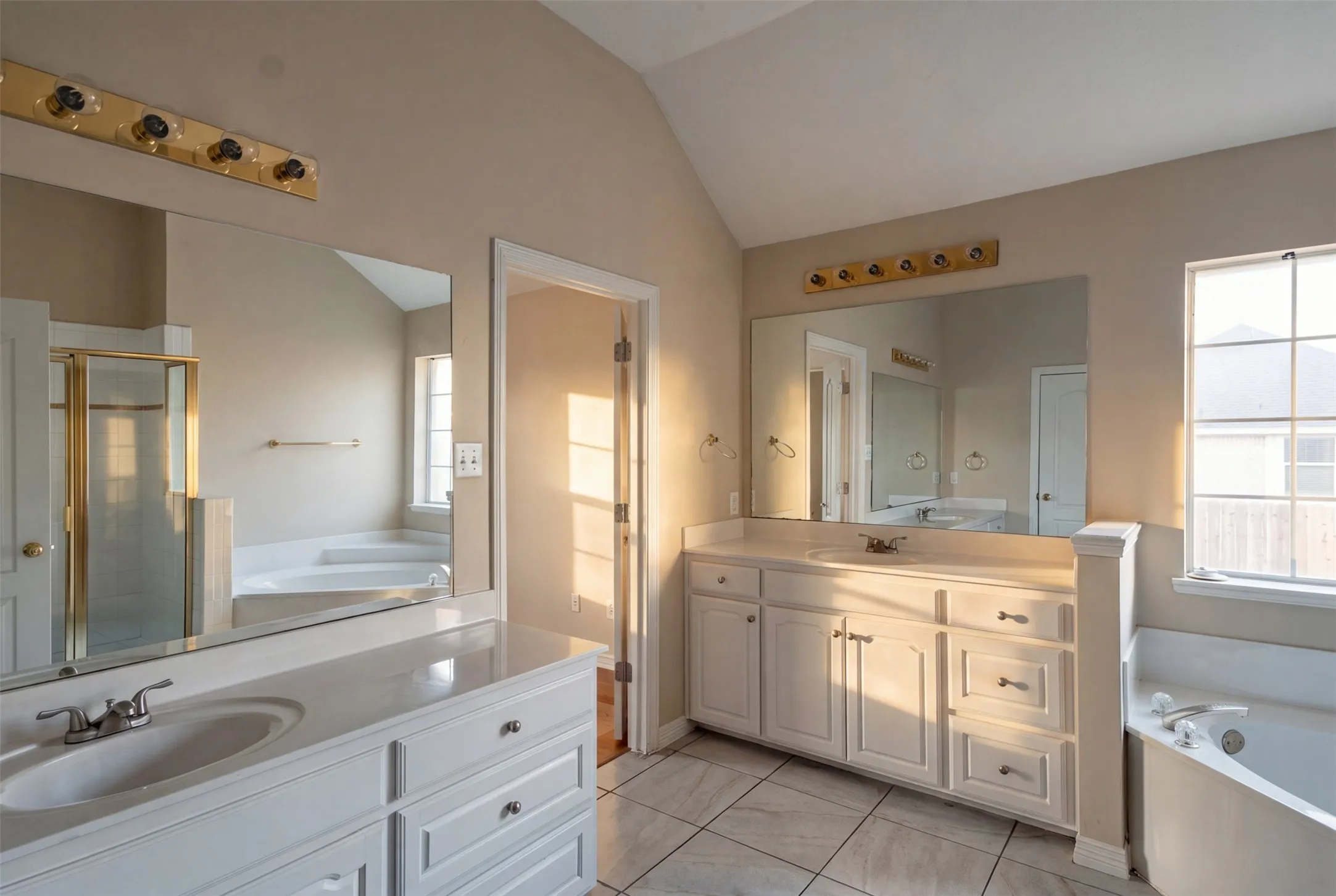 Single Family Residence For Rent in Collin County , 2105 Glendale Drive, Plano, Texas 75023, 5 Bedroom, 3 Bathroom, 2 Garage spaces, 2,942 Sqft, built in 1997, mls#21409467, Real Estate Agent in Plano, Homes For Rent in Collin county, Homes For Rent in Plano, Realtor in Plano Texas, Real Estate Brokerage Independent Realty Texas, Luminita Cordes Realtor