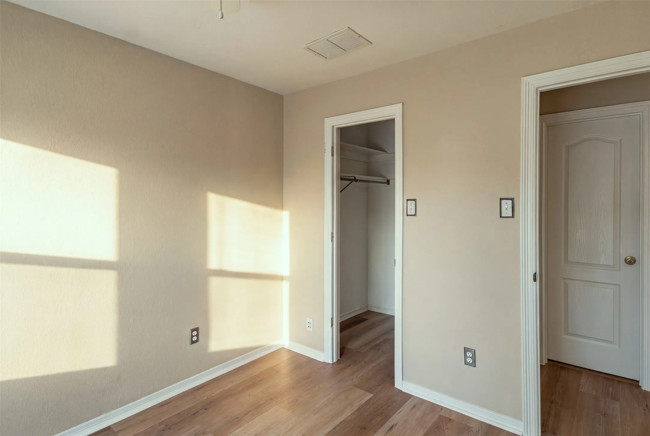 Single Family Residence For Rent in Collin County , 2105 Glendale Drive, Plano, Texas 75023, 5 Bedroom, 3 Bathroom, 2 Garage spaces, 2,942 Sqft, built in 1997, mls#21409467, Real Estate Agent in Plano, Homes For Rent in Collin county, Homes For Rent in Plano, Realtor in Plano Texas, Real Estate Brokerage Independent Realty Texas, Luminita Cordes Realtor