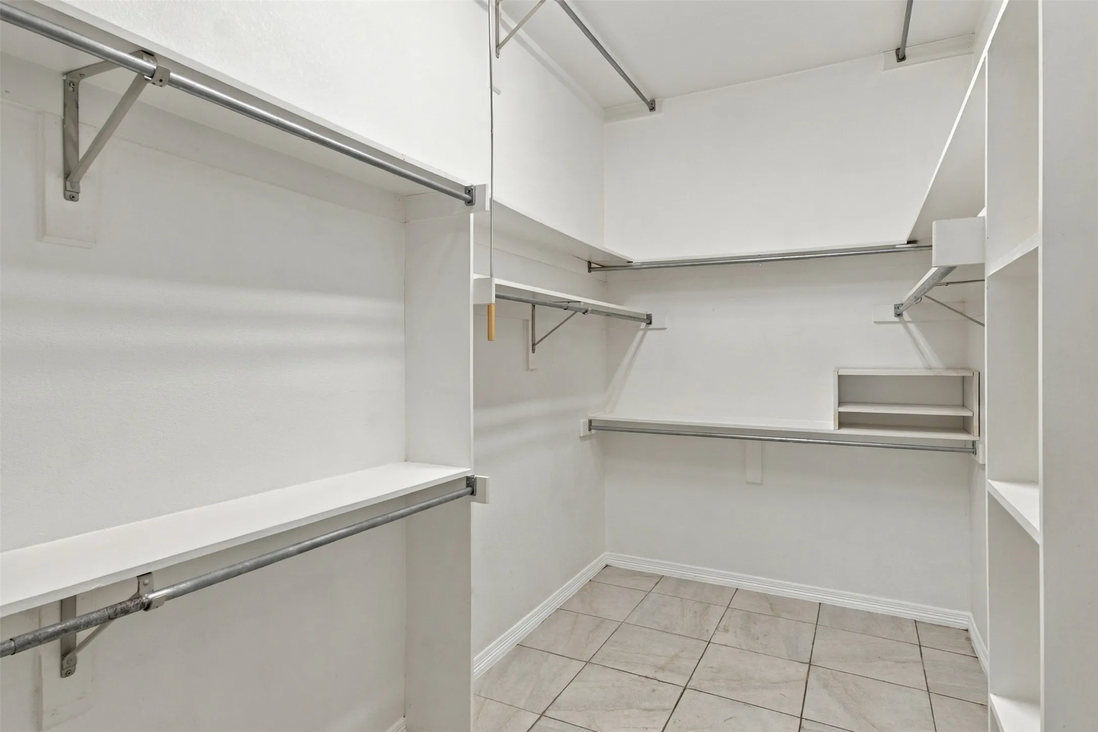 Single Family Residence For Rent in Collin County , 2105 Glendale Drive, Plano, Texas 75023, 5 Bedroom, 3 Bathroom, 2 Garage spaces, 2,942 Sqft, built in 1997, mls#21409467, Real Estate Agent in Plano, Homes For Rent in Collin county, Homes For Rent in Plano, Realtor in Plano Texas, Real Estate Brokerage Independent Realty Texas, Luminita Cordes Realtor