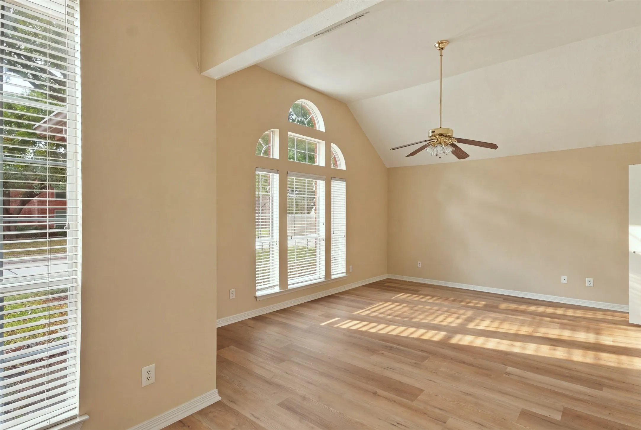 Single Family Residence For Rent in Collin County , 2105 Glendale Drive, Plano, Texas 75023, 5 Bedroom, 3 Bathroom, 2 Garage spaces, 2,942 Sqft, built in 1997, mls#21409467, Real Estate Agent in Plano, Homes For Rent in Collin county, Homes For Rent in Plano, Realtor in Plano Texas, Real Estate Brokerage Independent Realty Texas, Luminita Cordes Realtor