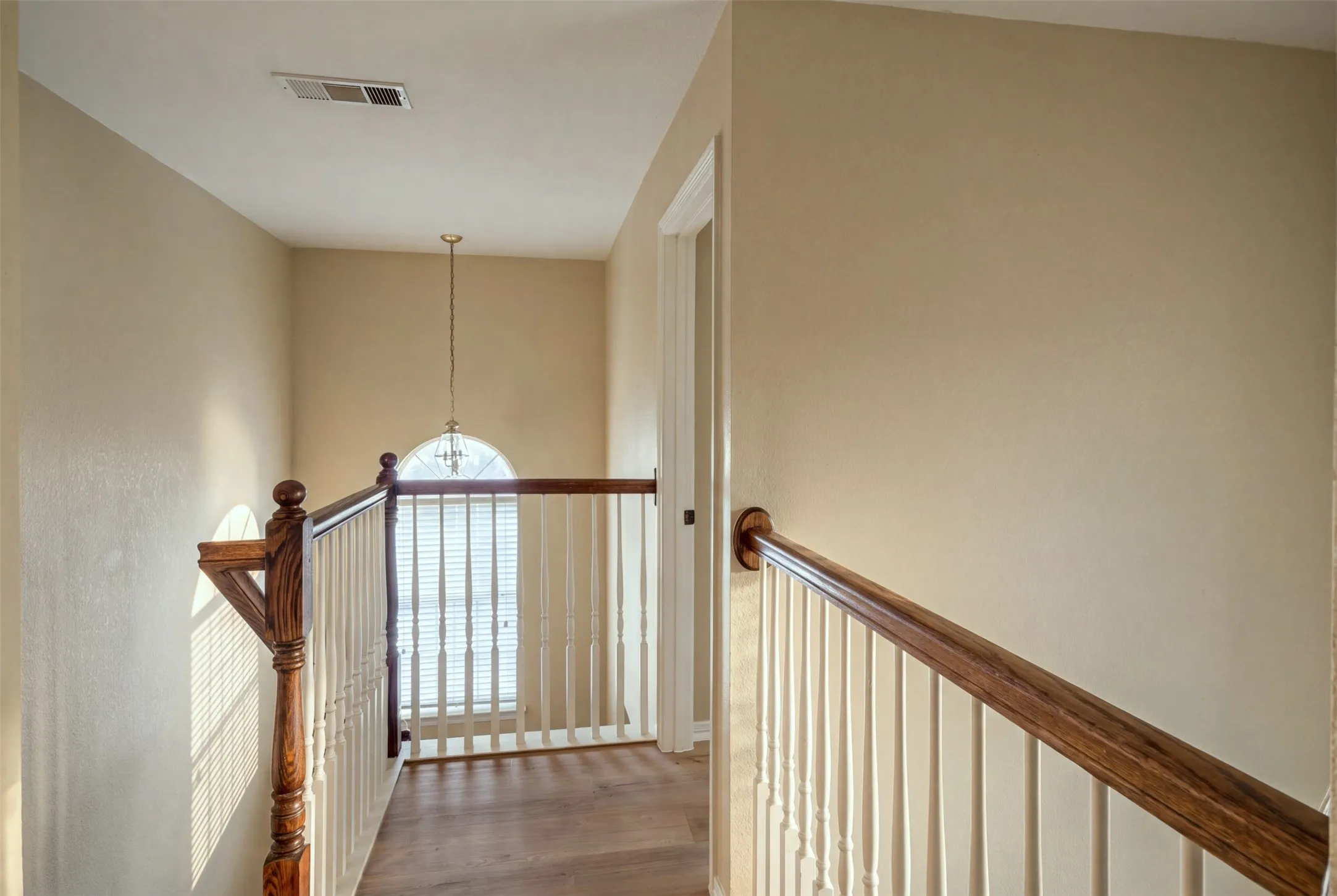 Single Family Residence For Rent in Collin County , 2105 Glendale Drive, Plano, Texas 75023, 5 Bedroom, 3 Bathroom, 2 Garage spaces, 2,942 Sqft, built in 1997, mls#21409467, Real Estate Agent in Plano, Homes For Rent in Collin county, Homes For Rent in Plano, Realtor in Plano Texas, Real Estate Brokerage Independent Realty Texas, Luminita Cordes Realtor