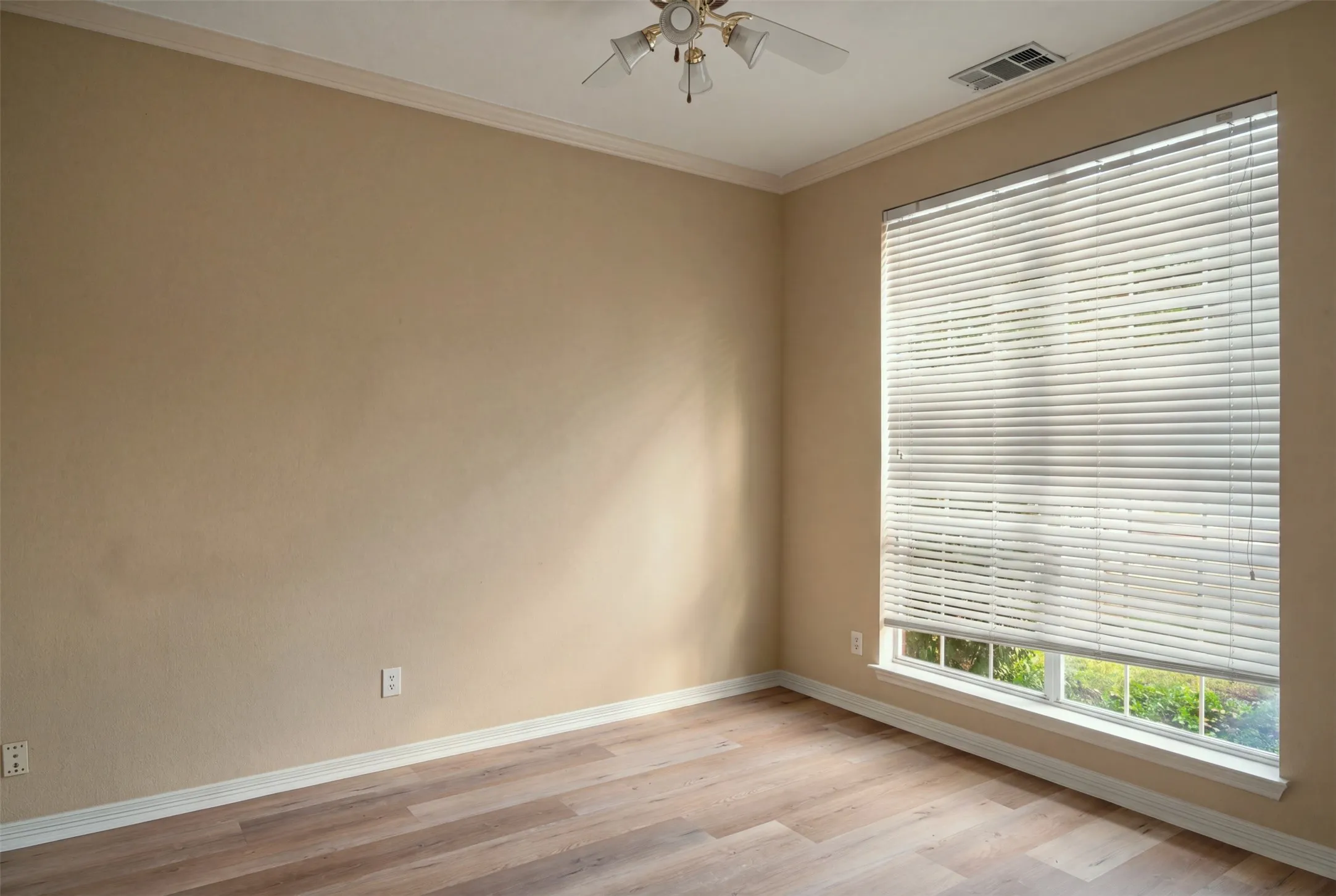 Single Family Residence For Rent in Collin County , 2105 Glendale Drive, Plano, Texas 75023, 5 Bedroom, 3 Bathroom, 2 Garage spaces, 2,942 Sqft, built in 1997, mls#21409467, Real Estate Agent in Plano, Homes For Rent in Collin county, Homes For Rent in Plano, Realtor in Plano Texas, Real Estate Brokerage Independent Realty Texas, Luminita Cordes Realtor