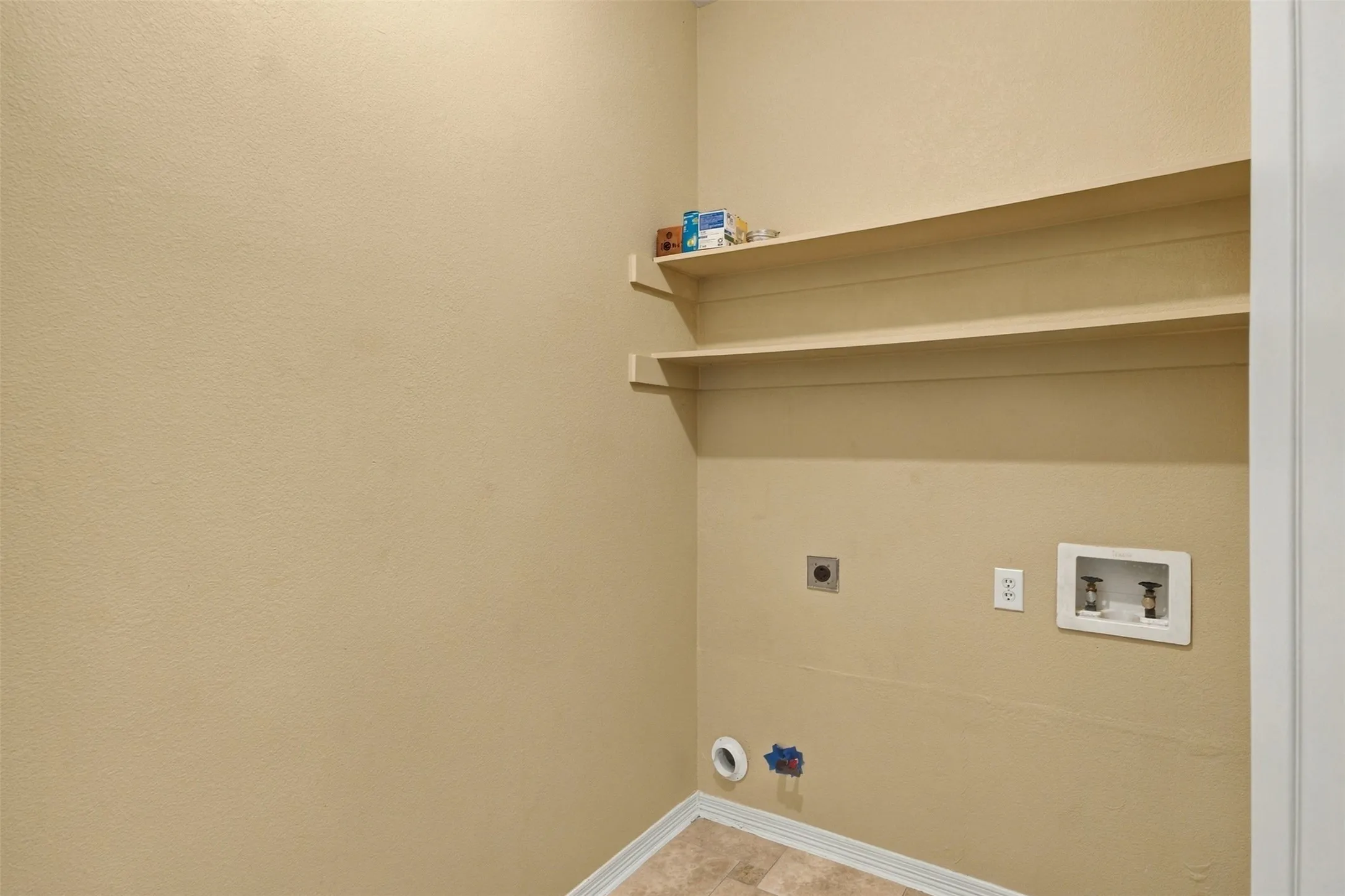 Single Family Residence For Rent in Collin County , 2105 Glendale Drive, Plano, Texas 75023, 5 Bedroom, 3 Bathroom, 2 Garage spaces, 2,942 Sqft, built in 1997, mls#21409467, Real Estate Agent in Plano, Homes For Rent in Collin county, Homes For Rent in Plano, Realtor in Plano Texas, Real Estate Brokerage Independent Realty Texas, Luminita Cordes Realtor