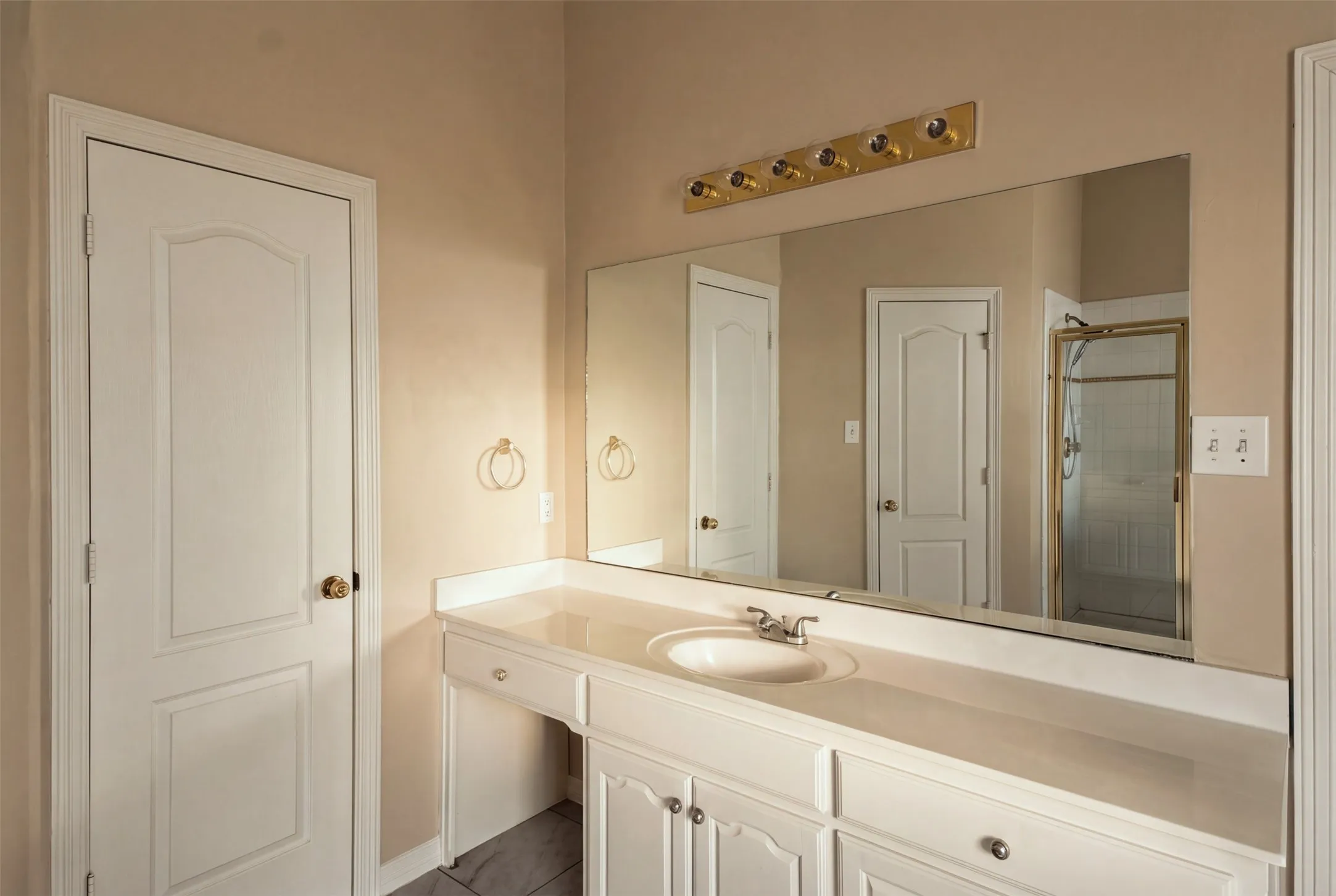 Single Family Residence For Rent in Collin County , 2105 Glendale Drive, Plano, Texas 75023, 5 Bedroom, 3 Bathroom, 2 Garage spaces, 2,942 Sqft, built in 1997, mls#21409467, Real Estate Agent in Plano, Homes For Rent in Collin county, Homes For Rent in Plano, Realtor in Plano Texas, Real Estate Brokerage Independent Realty Texas, Luminita Cordes Realtor