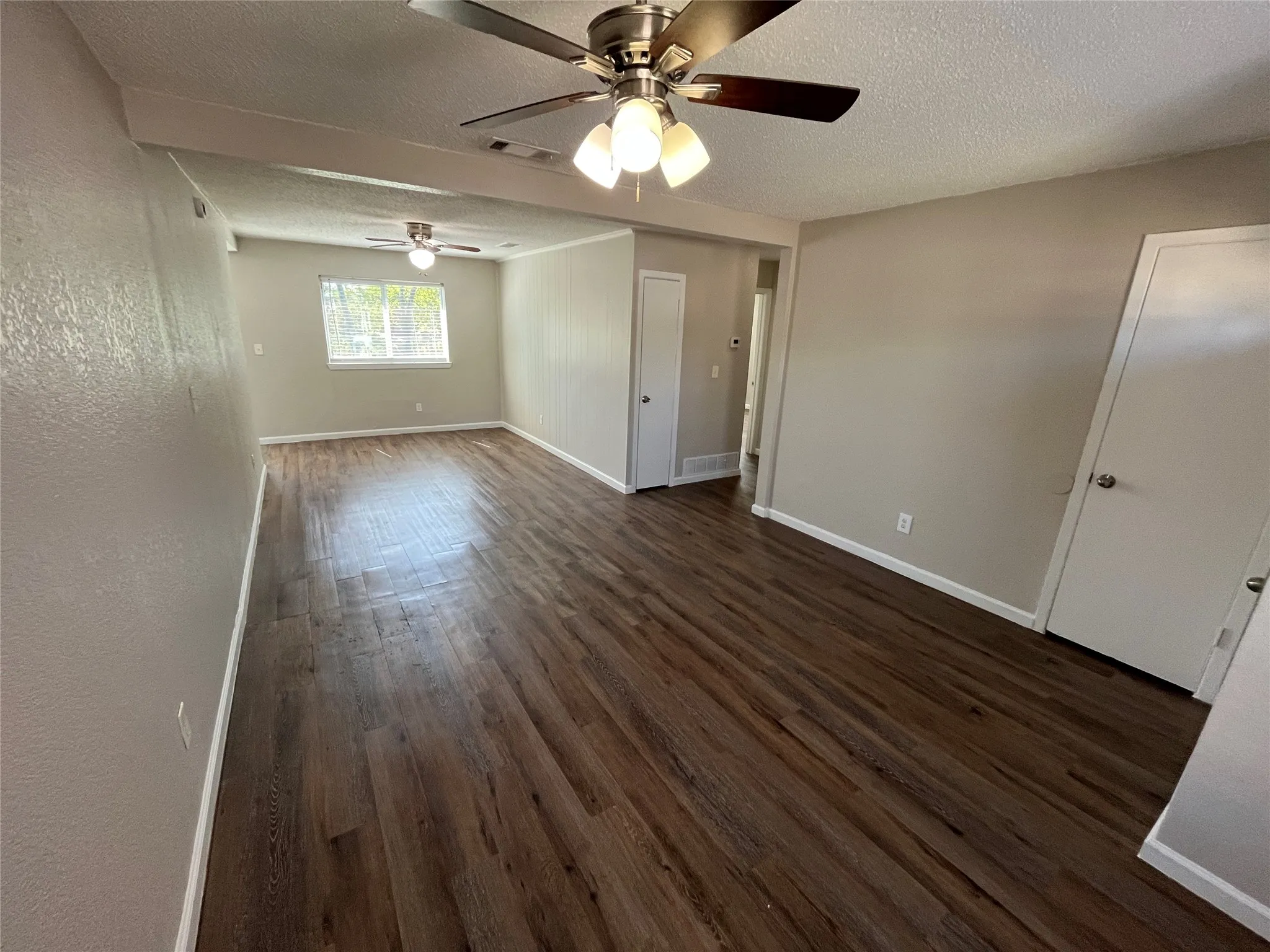 Single Family Residence For Rent in Dallas County , 14206 Osage Drive, Balch Springs, Texas 75180, 3 Bedroom, 2 Bathroom, 2 Garage spaces, 1,118 Sqft, built in 1967, mls#21387890, Real Estate Agent in Balch Springs, Homes For Rent in Dallas county, Homes For Rent in Balch Springs, Realtor in Balch Springs Texas, Real Estate Brokerage Independent Realty Texas, Luminita Cordes Realtor