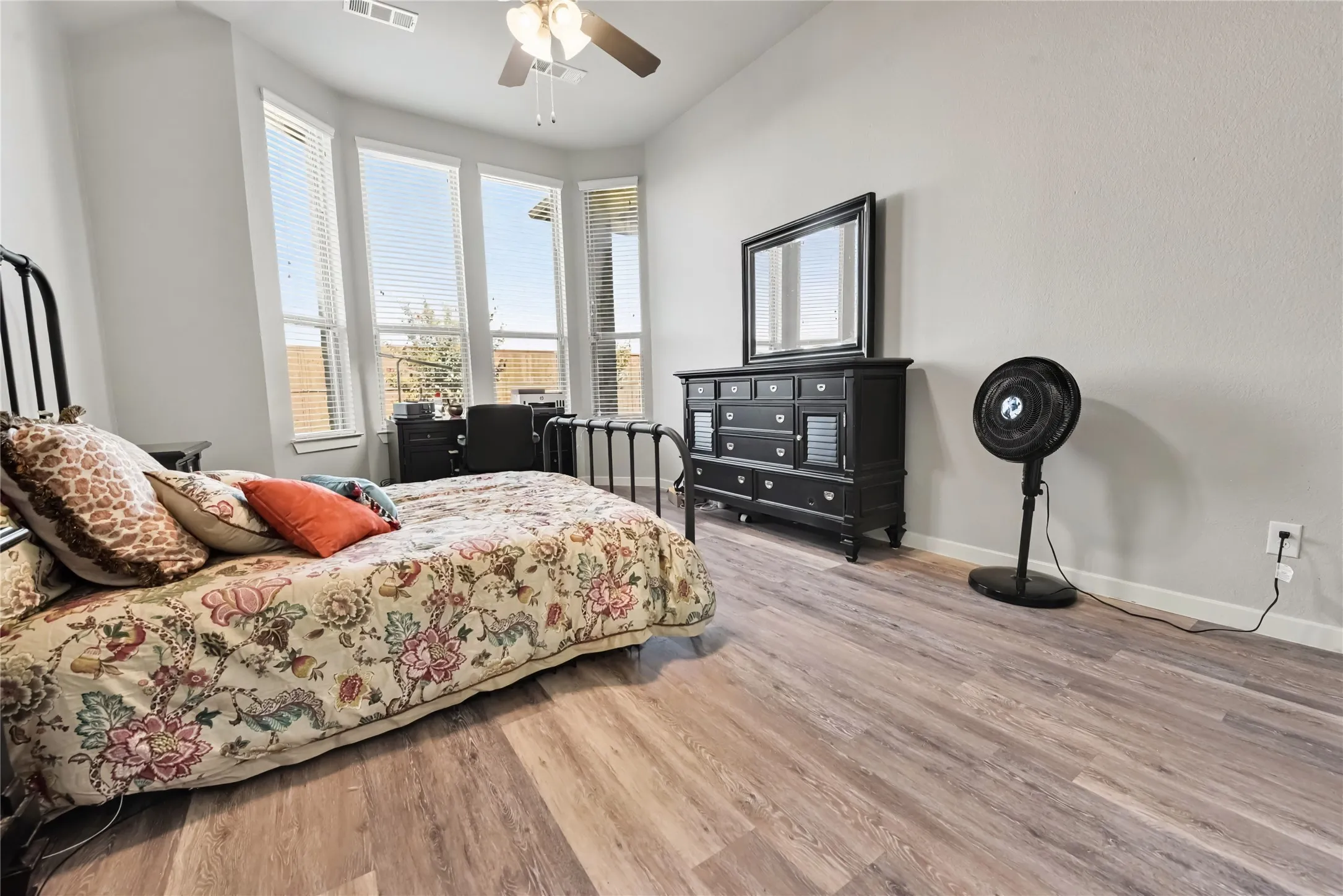 Single Family Residence For Sale in Kaufman County , 1548 Seminole Drive, Forney, Texas 75126, 4 Bedroom, 3 Bathroom, 2 Garage spaces, 2,339 Sqft, built in 2018, mls#21409472, Real Estate Agent in Forney, Homes For Sale in Kaufman county, Homes For Sale in Forney, Realtor in Forney Texas, Real Estate Brokerage Independent Realty Texas, Luminita Cordes Realtor