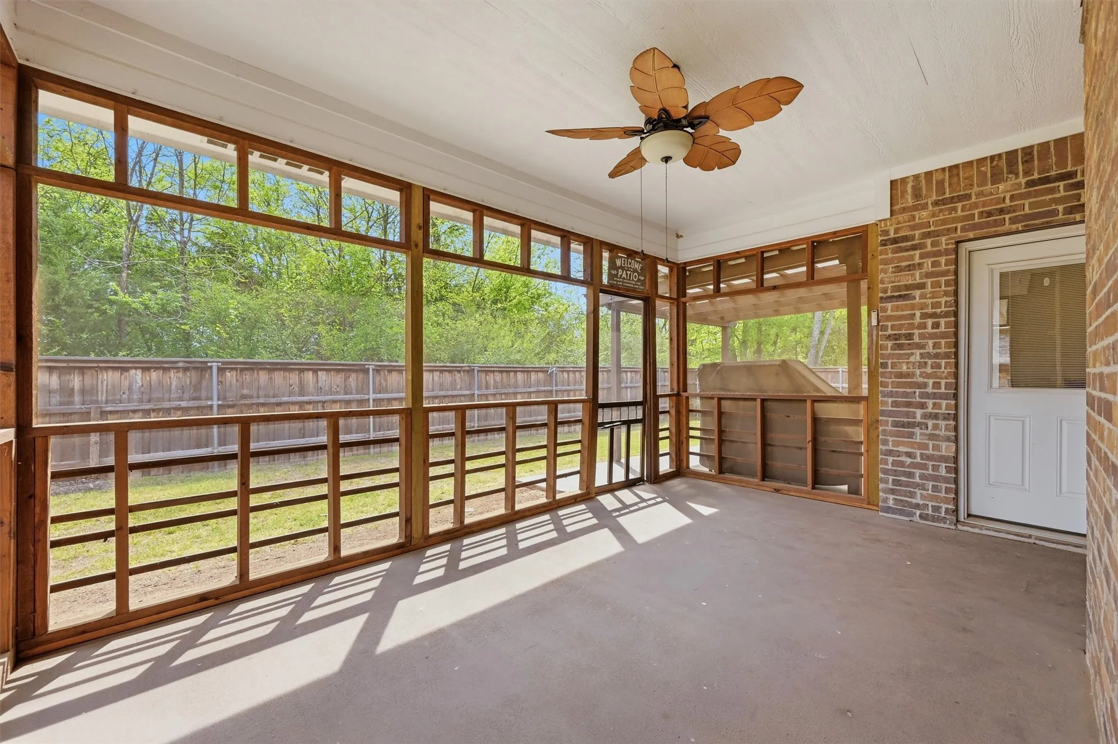 Single Family Residence For Rent in Grayson County , 230 Bent Oak Drive, Pottsboro, Texas 75076, 3 Bedroom, 2 Bathroom, 2 Garage spaces, 2,134 Sqft, built in 2018, mls#21409389, Real Estate Agent in Pottsboro, Homes For Rent in Grayson county, Homes For Rent in Pottsboro, Realtor in Pottsboro Texas, Real Estate Brokerage Independent Realty Texas, Luminita Cordes Realtor