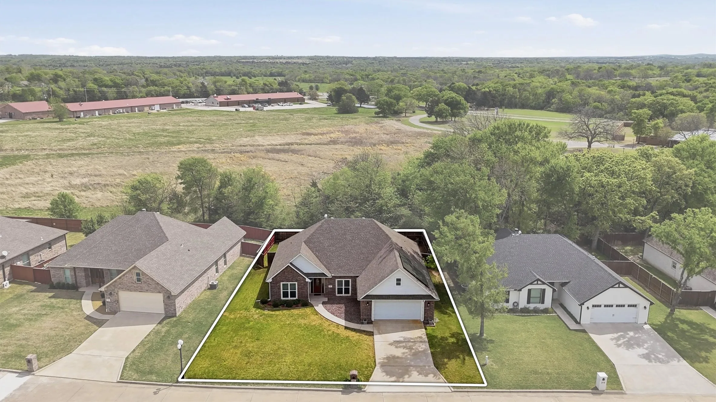 Single Family Residence For Rent in Grayson County , 230 Bent Oak Drive, Pottsboro, Texas 75076, 3 Bedroom, 2 Bathroom, 2 Garage spaces, 2,134 Sqft, built in 2018, mls#21409389, Real Estate Agent in Pottsboro, Homes For Rent in Grayson county, Homes For Rent in Pottsboro, Realtor in Pottsboro Texas, Real Estate Brokerage Independent Realty Texas, Luminita Cordes Realtor