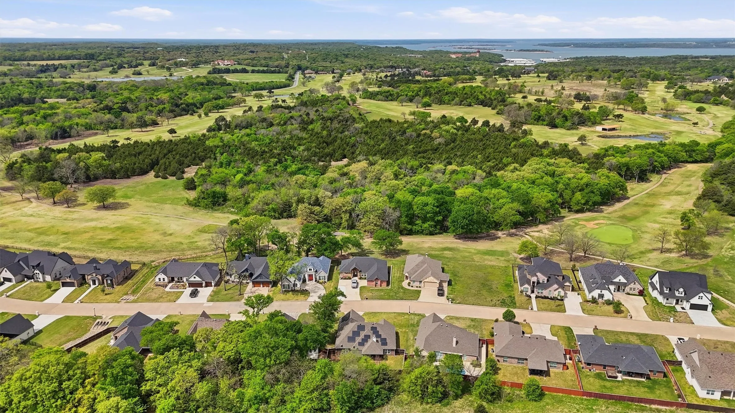 Single Family Residence For Rent in Grayson County , 230 Bent Oak Drive, Pottsboro, Texas 75076, 3 Bedroom, 2 Bathroom, 2 Garage spaces, 2,134 Sqft, built in 2018, mls#21409389, Real Estate Agent in Pottsboro, Homes For Rent in Grayson county, Homes For Rent in Pottsboro, Realtor in Pottsboro Texas, Real Estate Brokerage Independent Realty Texas, Luminita Cordes Realtor