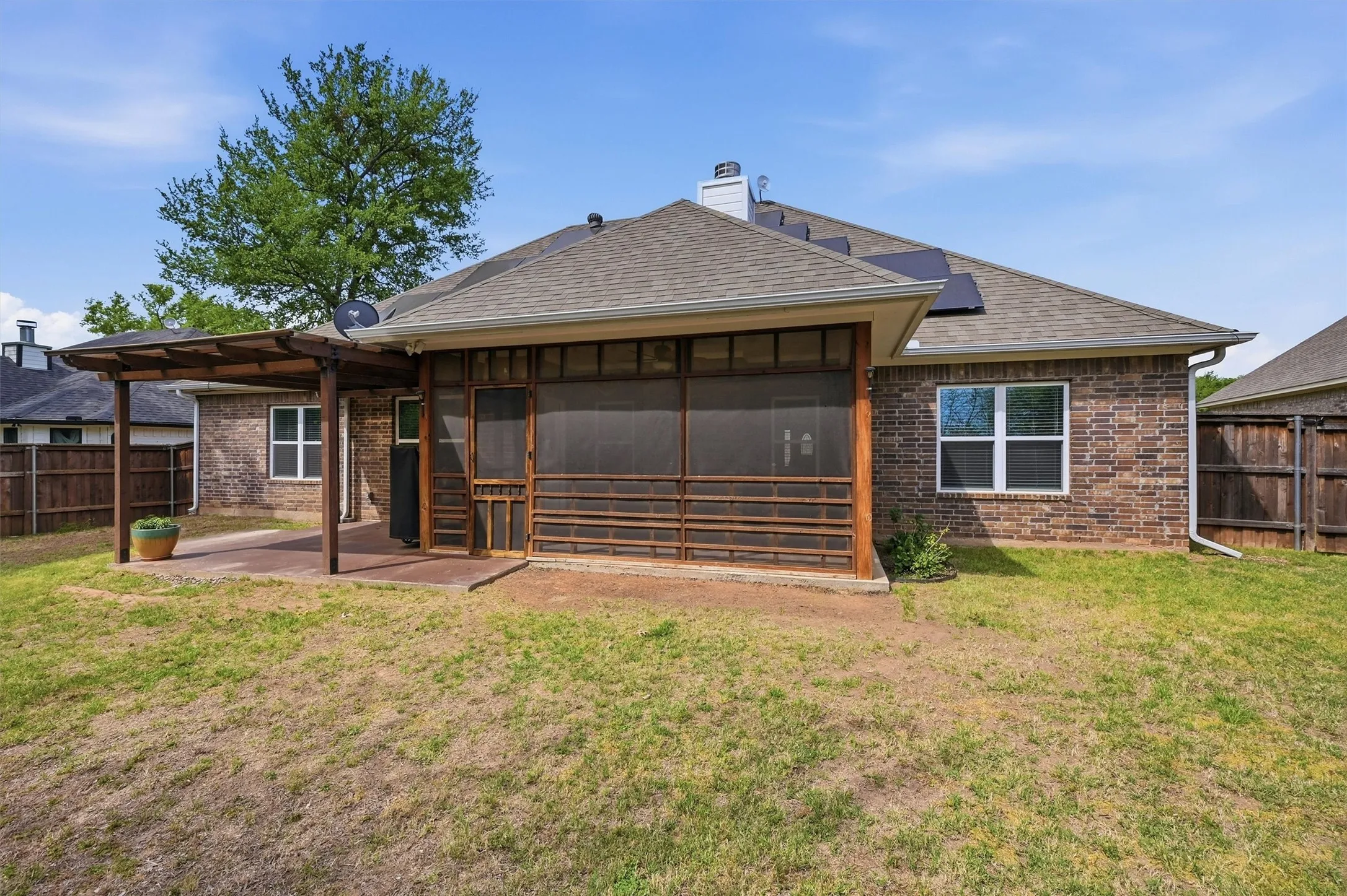 Single Family Residence For Rent in Grayson County , 230 Bent Oak Drive, Pottsboro, Texas 75076, 3 Bedroom, 2 Bathroom, 2 Garage spaces, 2,134 Sqft, built in 2018, mls#21409389, Real Estate Agent in Pottsboro, Homes For Rent in Grayson county, Homes For Rent in Pottsboro, Realtor in Pottsboro Texas, Real Estate Brokerage Independent Realty Texas, Luminita Cordes Realtor