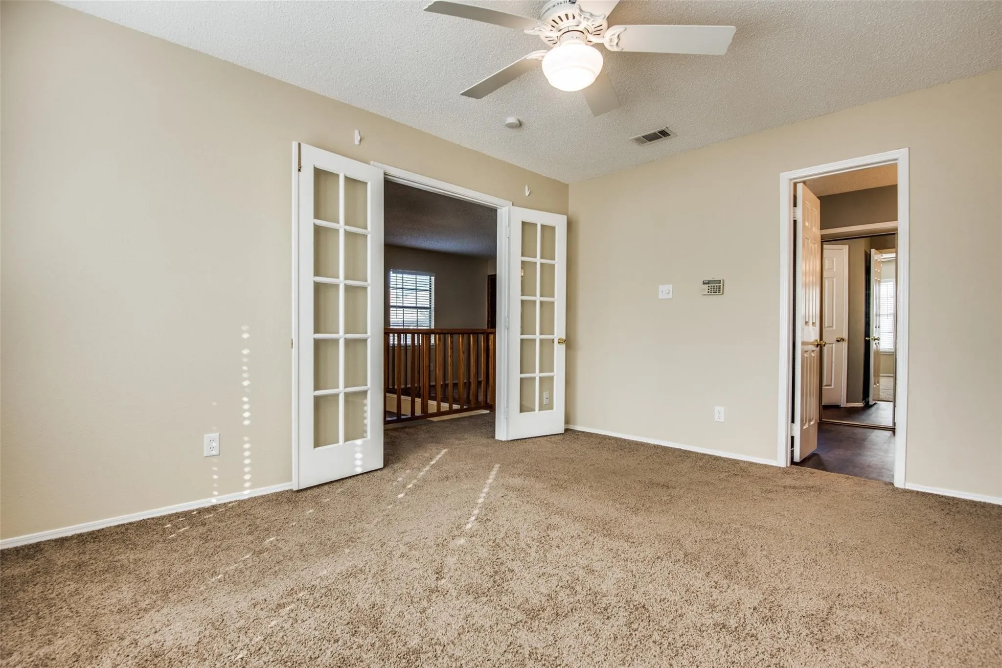 Townhouse For Rent in Dallas County , 300 Canyon Lane, Irving, Texas 75063, 2 Bedroom, 3 Bathroom, 1 Garage spaces, 1,621 Sqft, built in 1985, mls#21407784, Real Estate Agent in Irving, Homes For Rent in Dallas county, Homes For Rent in Irving, Realtor in Irving Texas, Real Estate Brokerage Independent Realty Texas, Luminita Cordes Realtor