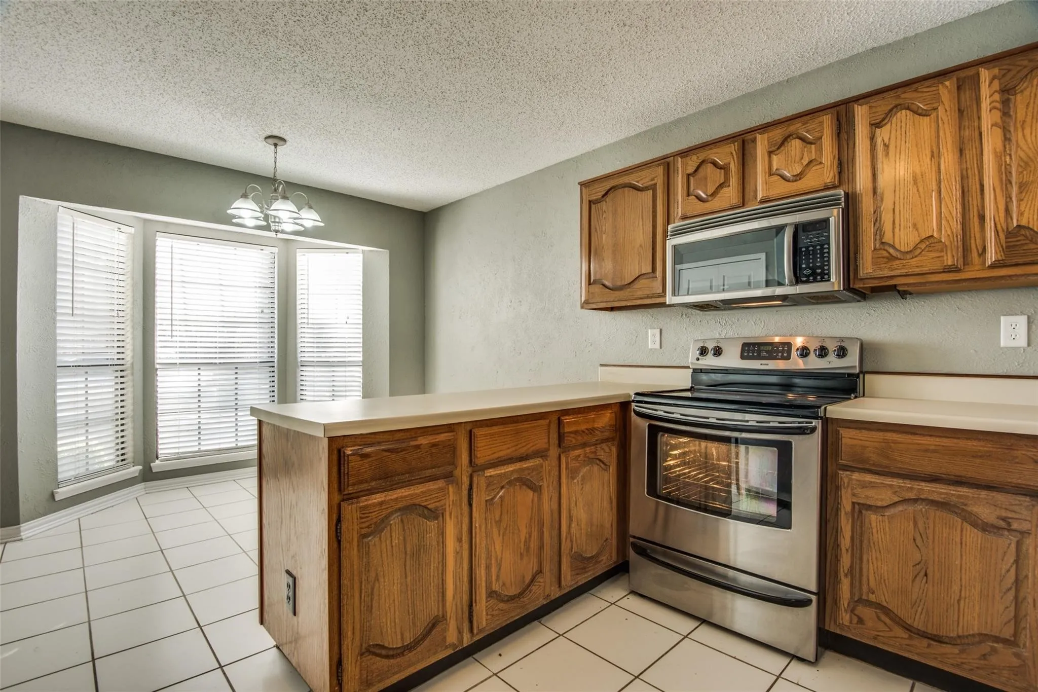 Townhouse For Rent in Dallas County , 300 Canyon Lane, Irving, Texas 75063, 2 Bedroom, 3 Bathroom, 1 Garage spaces, 1,621 Sqft, built in 1985, mls#21407784, Real Estate Agent in Irving, Homes For Rent in Dallas county, Homes For Rent in Irving, Realtor in Irving Texas, Real Estate Brokerage Independent Realty Texas, Luminita Cordes Realtor