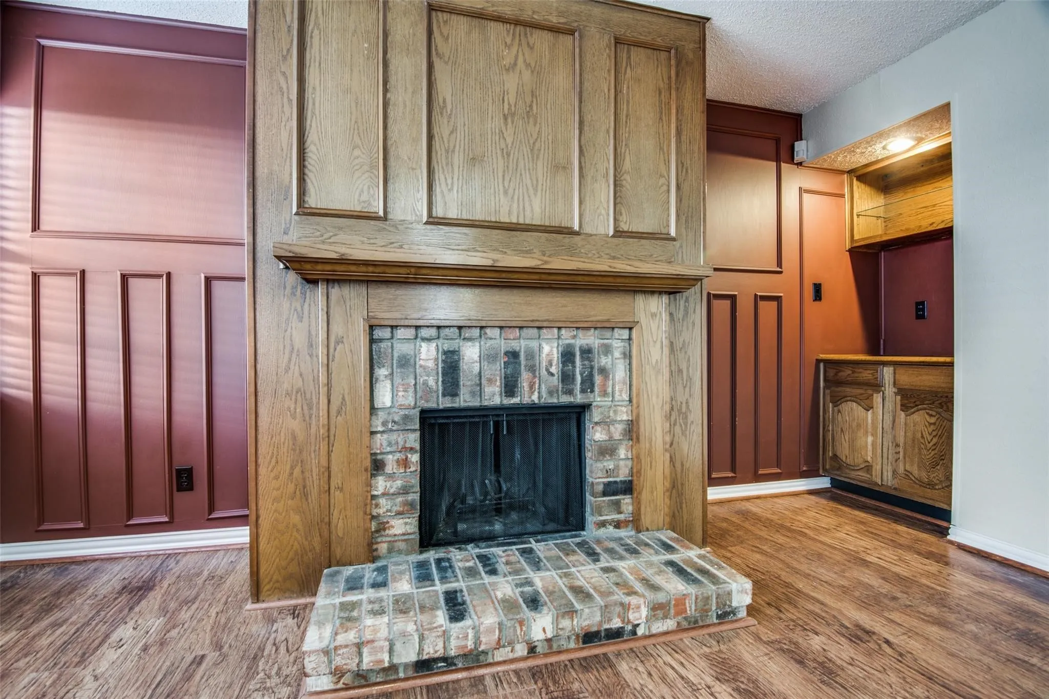 Townhouse For Rent in Dallas County , 300 Canyon Lane, Irving, Texas 75063, 2 Bedroom, 3 Bathroom, 1 Garage spaces, 1,621 Sqft, built in 1985, mls#21407784, Real Estate Agent in Irving, Homes For Rent in Dallas county, Homes For Rent in Irving, Realtor in Irving Texas, Real Estate Brokerage Independent Realty Texas, Luminita Cordes Realtor