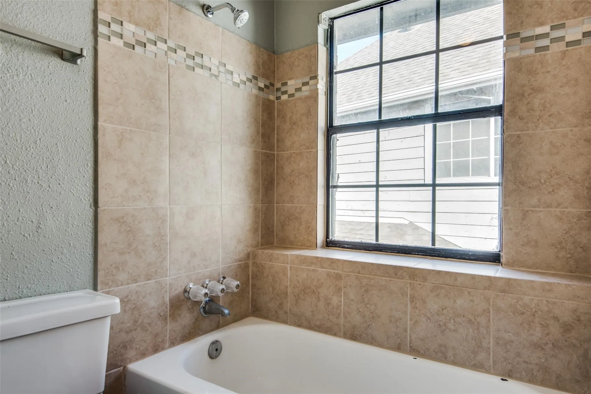 Townhouse For Rent in Dallas County , 300 Canyon Lane, Irving, Texas 75063, 2 Bedroom, 3 Bathroom, 1 Garage spaces, 1,621 Sqft, built in 1985, mls#21407784, Real Estate Agent in Irving, Homes For Rent in Dallas county, Homes For Rent in Irving, Realtor in Irving Texas, Real Estate Brokerage Independent Realty Texas, Luminita Cordes Realtor