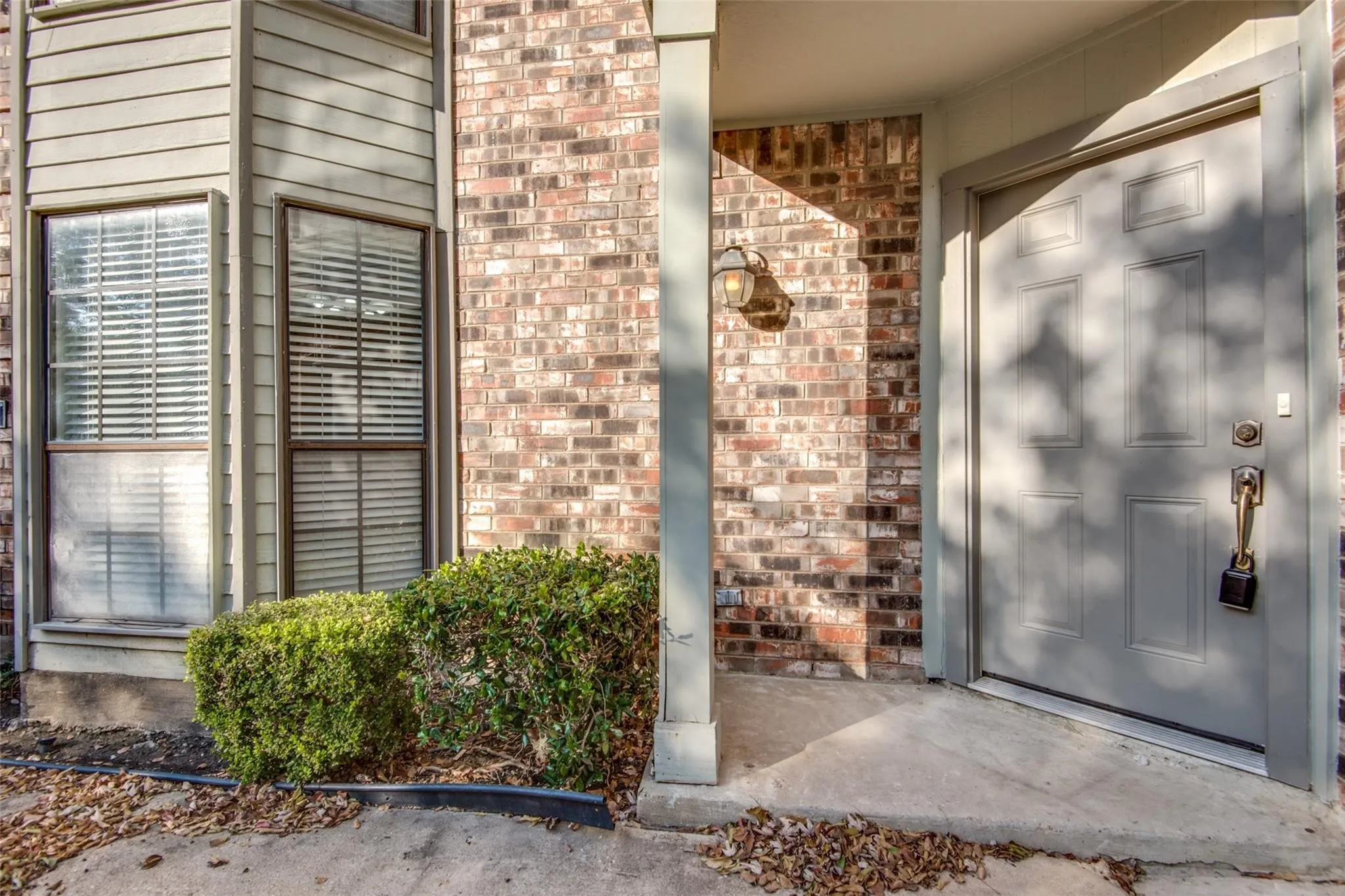 Townhouse For Rent in Dallas County , 300 Canyon Lane, Irving, Texas 75063, 2 Bedroom, 3 Bathroom, 1 Garage spaces, 1,621 Sqft, built in 1985, mls#21407784, Real Estate Agent in Irving, Homes For Rent in Dallas county, Homes For Rent in Irving, Realtor in Irving Texas, Real Estate Brokerage Independent Realty Texas, Luminita Cordes Realtor