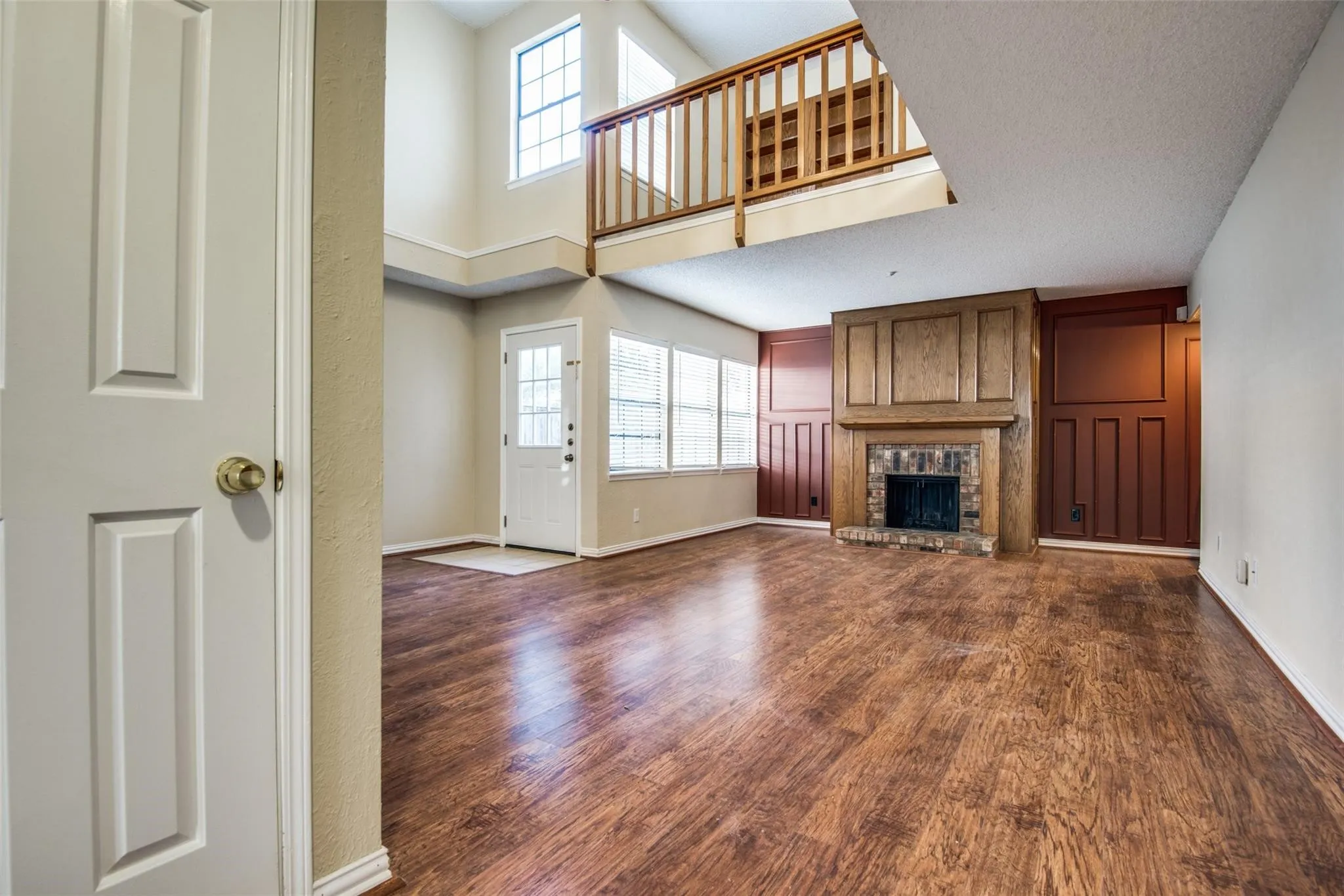 Townhouse For Rent in Dallas County , 300 Canyon Lane, Irving, Texas 75063, 2 Bedroom, 3 Bathroom, 1 Garage spaces, 1,621 Sqft, built in 1985, mls#21407784, Real Estate Agent in Irving, Homes For Rent in Dallas county, Homes For Rent in Irving, Realtor in Irving Texas, Real Estate Brokerage Independent Realty Texas, Luminita Cordes Realtor