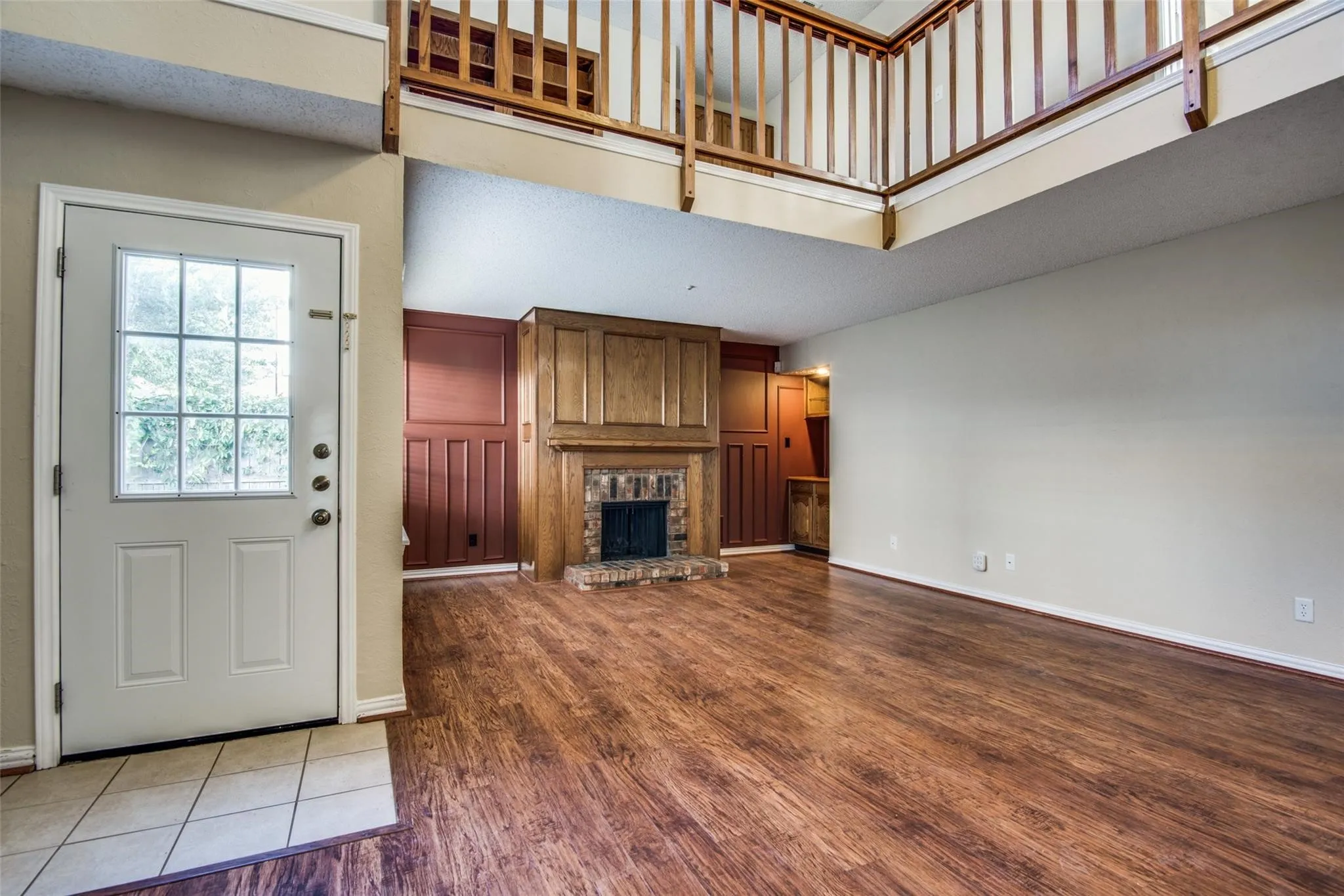 Townhouse For Rent in Dallas County , 300 Canyon Lane, Irving, Texas 75063, 2 Bedroom, 3 Bathroom, 1 Garage spaces, 1,621 Sqft, built in 1985, mls#21407784, Real Estate Agent in Irving, Homes For Rent in Dallas county, Homes For Rent in Irving, Realtor in Irving Texas, Real Estate Brokerage Independent Realty Texas, Luminita Cordes Realtor