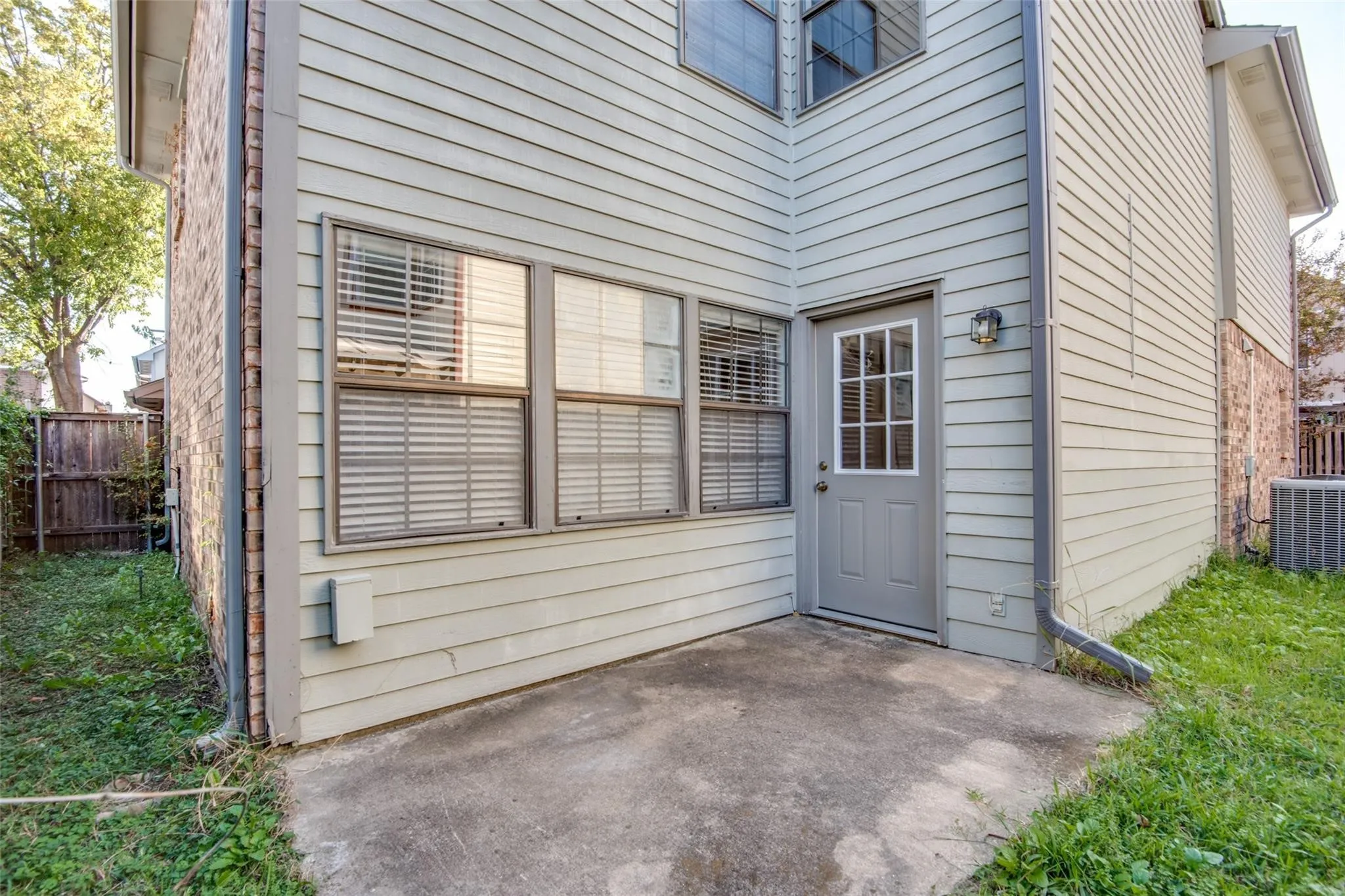 Townhouse For Rent in Dallas County , 300 Canyon Lane, Irving, Texas 75063, 2 Bedroom, 3 Bathroom, 1 Garage spaces, 1,621 Sqft, built in 1985, mls#21407784, Real Estate Agent in Irving, Homes For Rent in Dallas county, Homes For Rent in Irving, Realtor in Irving Texas, Real Estate Brokerage Independent Realty Texas, Luminita Cordes Realtor