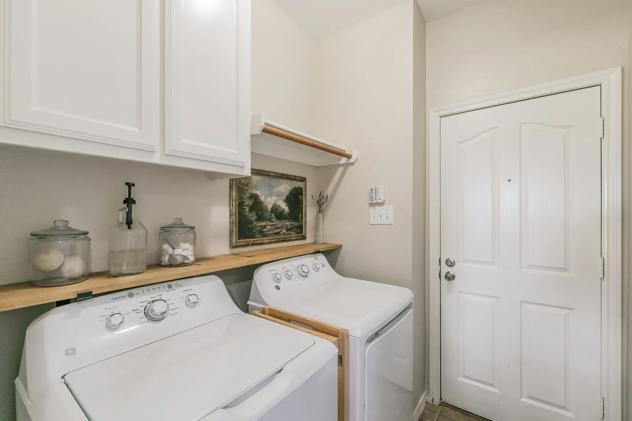 Single Family Residence For Rent in Tarrant County , 5009 Bedfordshire Drive, Fort Worth, Texas 76135, 3 Bedroom, 2 Bathroom, 2 Garage spaces, 1,583 Sqft, built in 2003, mls#21408330, Real Estate Agent in Fort Worth, Homes For Rent in Tarrant county, Homes For Rent in Fort Worth, Realtor in Fort Worth Texas, Real Estate Brokerage Independent Realty Texas, Luminita Cordes Realtor