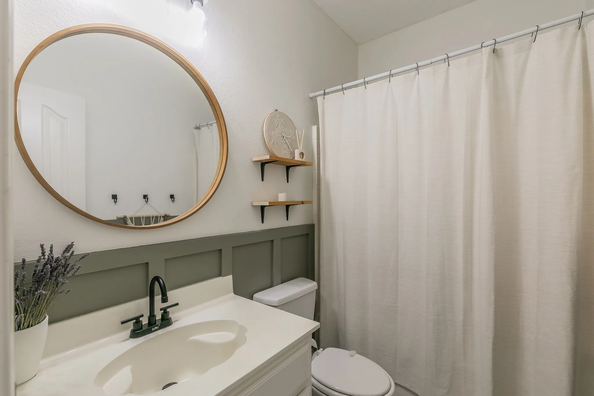 Single Family Residence For Rent in Tarrant County , 5009 Bedfordshire Drive, Fort Worth, Texas 76135, 3 Bedroom, 2 Bathroom, 2 Garage spaces, 1,583 Sqft, built in 2003, mls#21408330, Real Estate Agent in Fort Worth, Homes For Rent in Tarrant county, Homes For Rent in Fort Worth, Realtor in Fort Worth Texas, Real Estate Brokerage Independent Realty Texas, Luminita Cordes Realtor