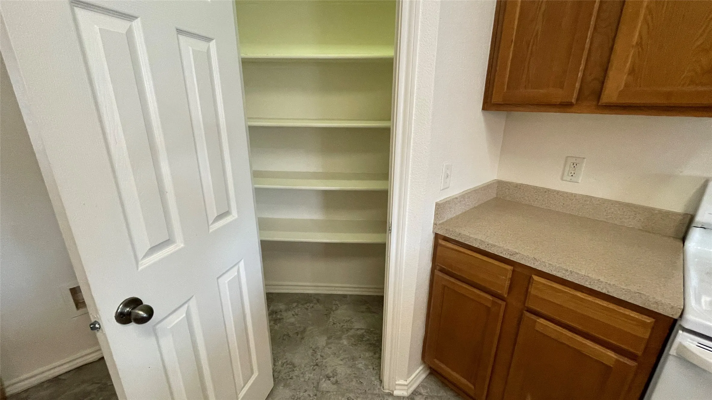 Single Family Residence For Rent in Dallas County , 921 Simon Drive, Cedar Hill, Texas 75104, 4 Bedroom, 2 Bathroom, 2 Garage spaces, 2,080 Sqft, built in 2006, mls#21409513, Real Estate Agent in Cedar Hill, Homes For Rent in Dallas county, Homes For Rent in Cedar Hill, Realtor in Cedar Hill Texas, Real Estate Brokerage Independent Realty Texas, Luminita Cordes Realtor