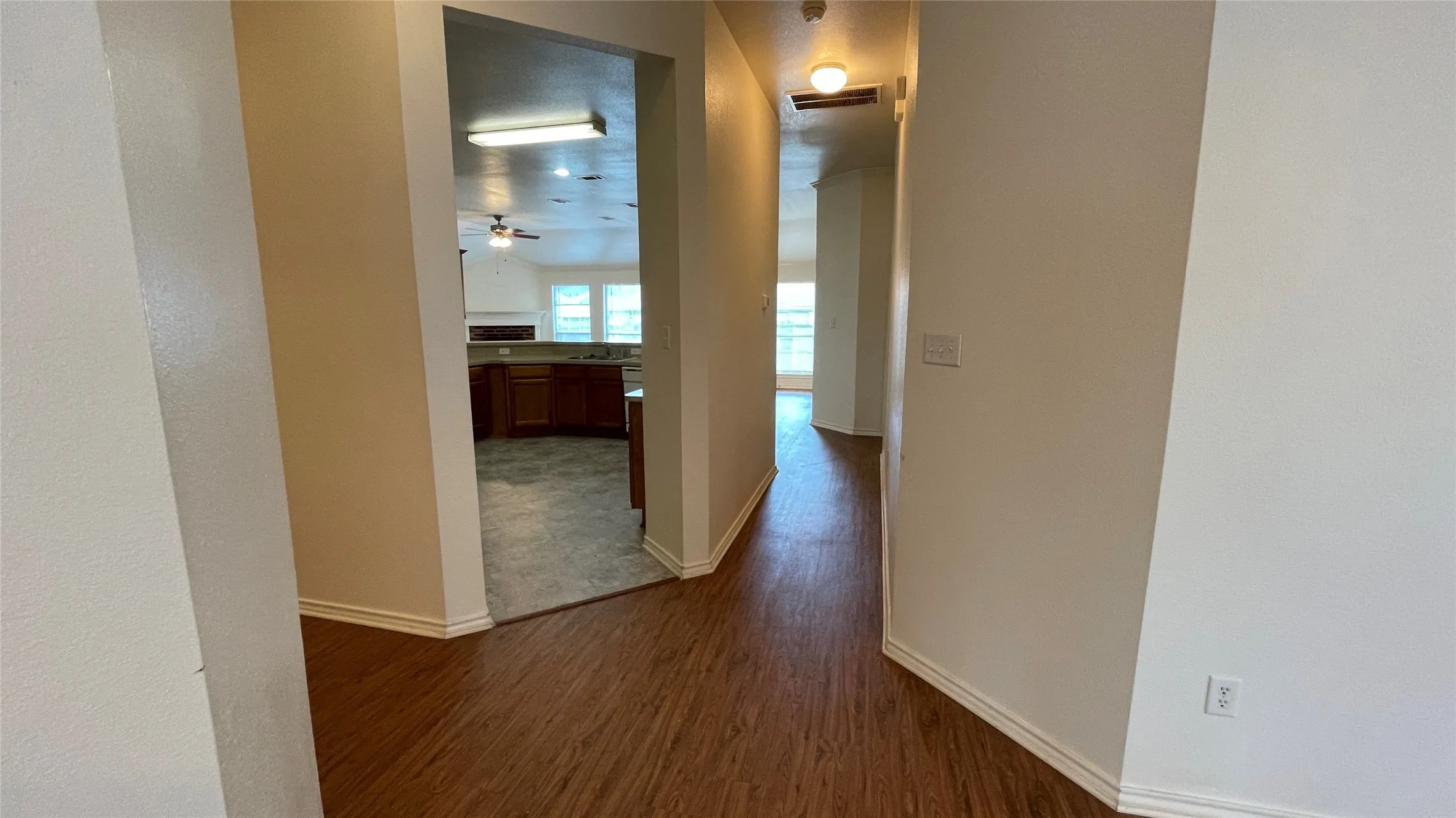 Single Family Residence For Rent in Dallas County , 921 Simon Drive, Cedar Hill, Texas 75104, 4 Bedroom, 2 Bathroom, 2 Garage spaces, 2,080 Sqft, built in 2006, mls#21409513, Real Estate Agent in Cedar Hill, Homes For Rent in Dallas county, Homes For Rent in Cedar Hill, Realtor in Cedar Hill Texas, Real Estate Brokerage Independent Realty Texas, Luminita Cordes Realtor