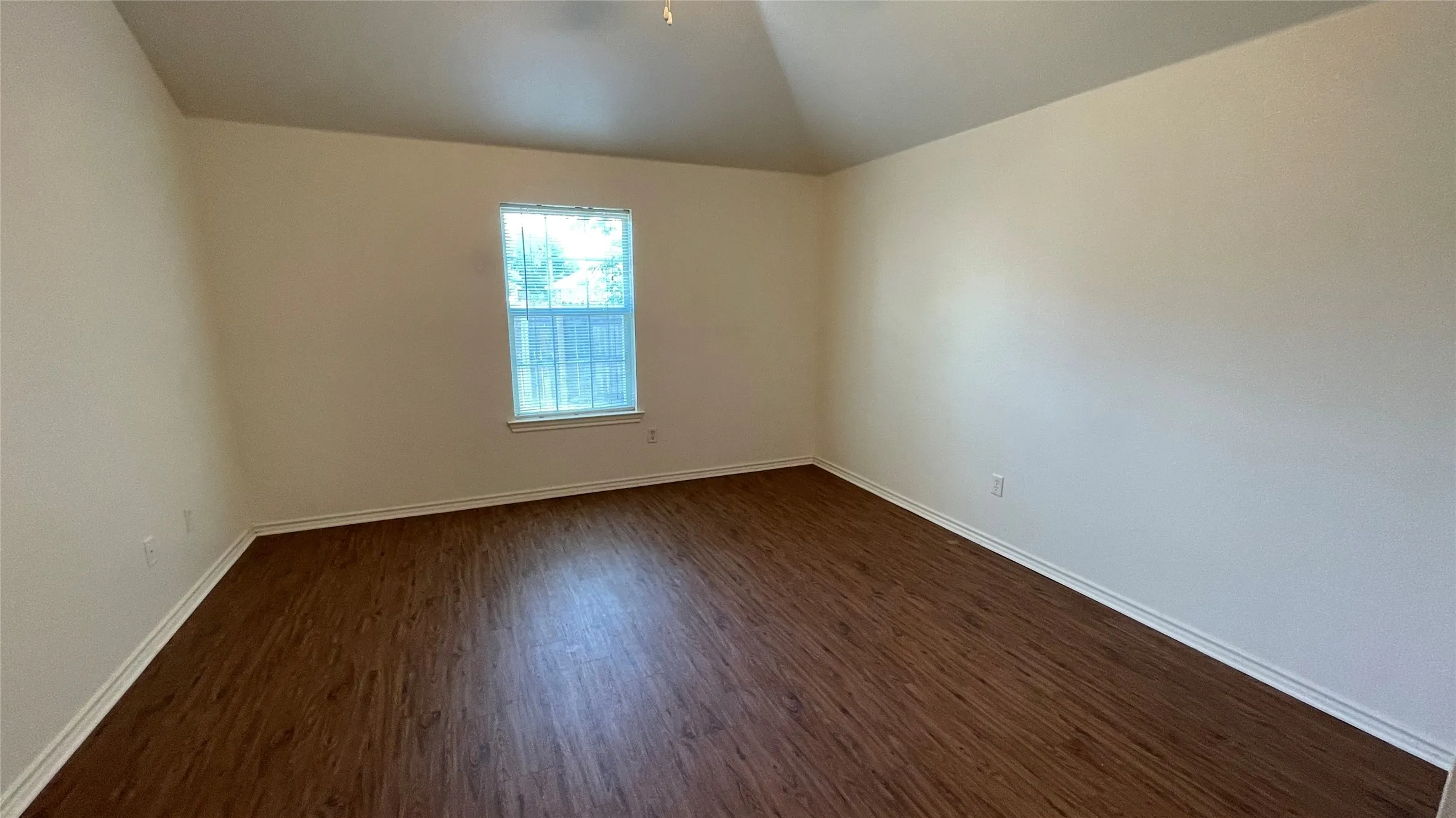 Single Family Residence For Rent in Dallas County , 921 Simon Drive, Cedar Hill, Texas 75104, 4 Bedroom, 2 Bathroom, 2 Garage spaces, 2,080 Sqft, built in 2006, mls#21409513, Real Estate Agent in Cedar Hill, Homes For Rent in Dallas county, Homes For Rent in Cedar Hill, Realtor in Cedar Hill Texas, Real Estate Brokerage Independent Realty Texas, Luminita Cordes Realtor
