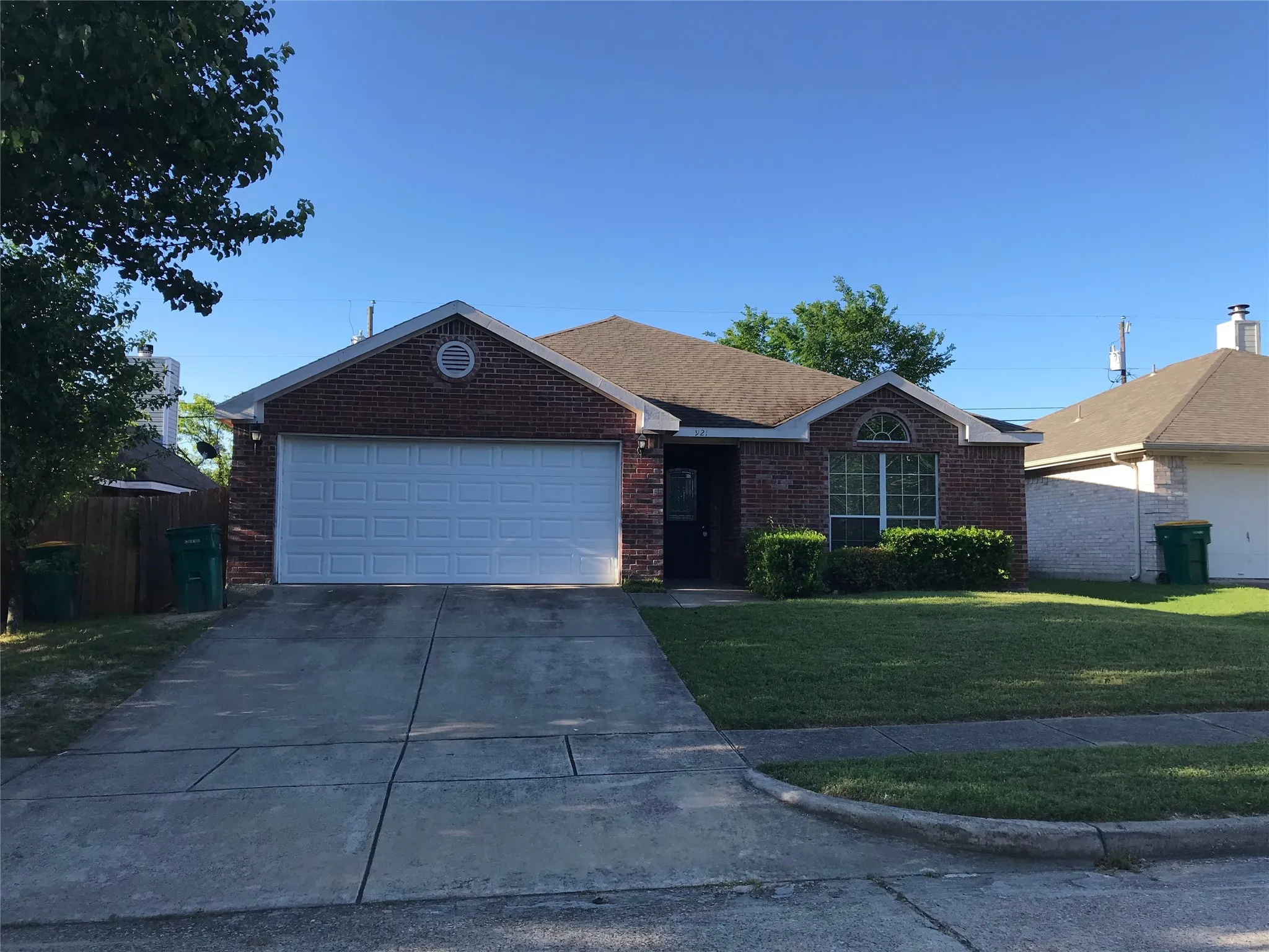 Single Family Residence For Rent in Dallas County , 921 Simon Drive, Cedar Hill, Texas 75104, 4 Bedroom, 2 Bathroom, 2 Garage spaces, 2,080 Sqft, built in 2006, mls#21409513, Real Estate Agent in Cedar Hill, Homes For Rent in Dallas county, Homes For Rent in Cedar Hill, Realtor in Cedar Hill Texas, Real Estate Brokerage Independent Realty Texas, Luminita Cordes Realtor