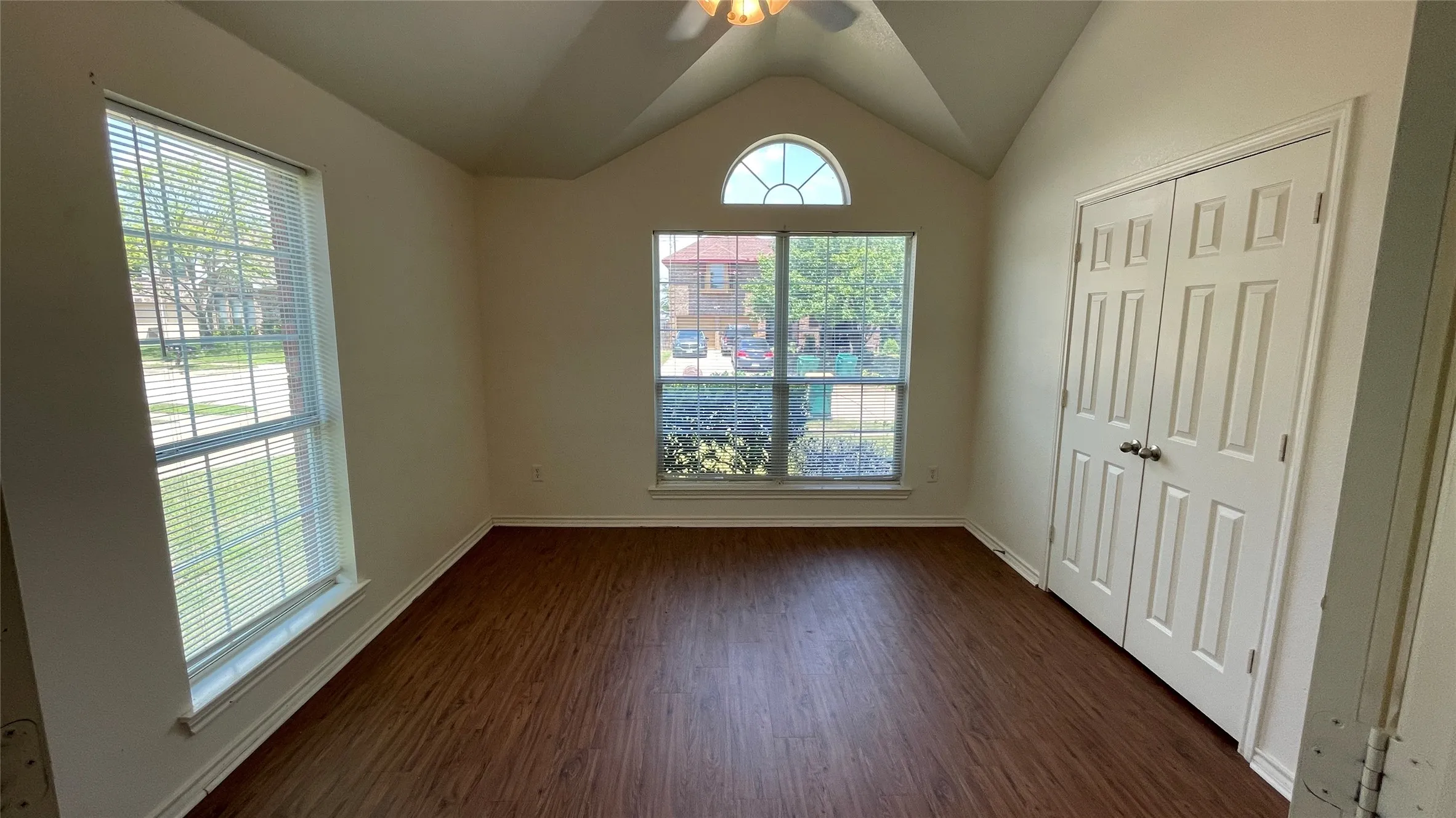 Single Family Residence For Rent in Dallas County , 921 Simon Drive, Cedar Hill, Texas 75104, 4 Bedroom, 2 Bathroom, 2 Garage spaces, 2,080 Sqft, built in 2006, mls#21409513, Real Estate Agent in Cedar Hill, Homes For Rent in Dallas county, Homes For Rent in Cedar Hill, Realtor in Cedar Hill Texas, Real Estate Brokerage Independent Realty Texas, Luminita Cordes Realtor
