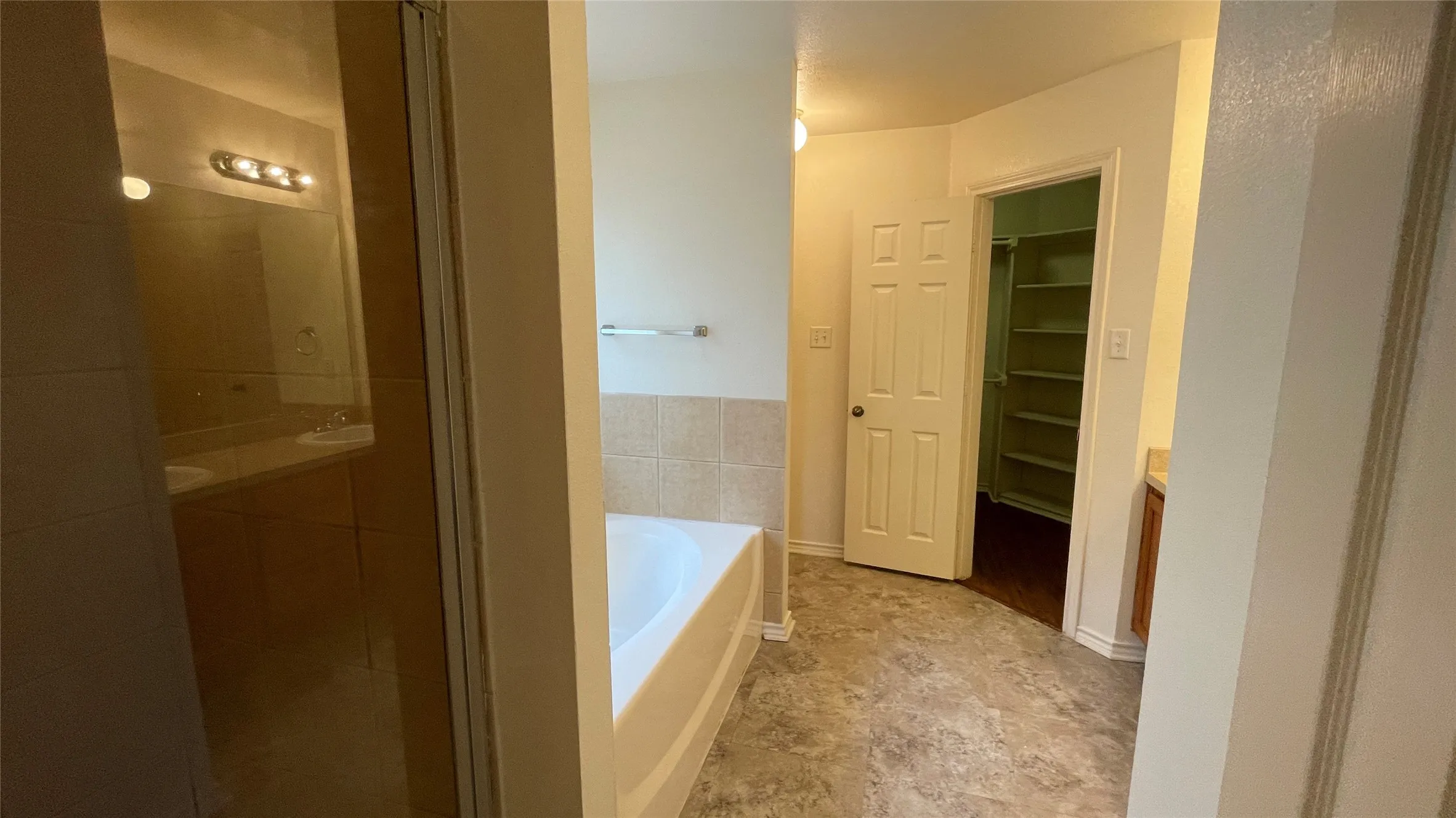 Single Family Residence For Rent in Dallas County , 921 Simon Drive, Cedar Hill, Texas 75104, 4 Bedroom, 2 Bathroom, 2 Garage spaces, 2,080 Sqft, built in 2006, mls#21409513, Real Estate Agent in Cedar Hill, Homes For Rent in Dallas county, Homes For Rent in Cedar Hill, Realtor in Cedar Hill Texas, Real Estate Brokerage Independent Realty Texas, Luminita Cordes Realtor