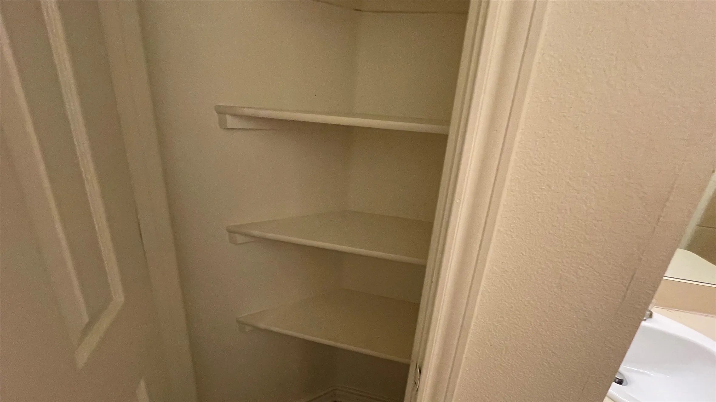 Single Family Residence For Rent in Dallas County , 921 Simon Drive, Cedar Hill, Texas 75104, 4 Bedroom, 2 Bathroom, 2 Garage spaces, 2,080 Sqft, built in 2006, mls#21409513, Real Estate Agent in Cedar Hill, Homes For Rent in Dallas county, Homes For Rent in Cedar Hill, Realtor in Cedar Hill Texas, Real Estate Brokerage Independent Realty Texas, Luminita Cordes Realtor