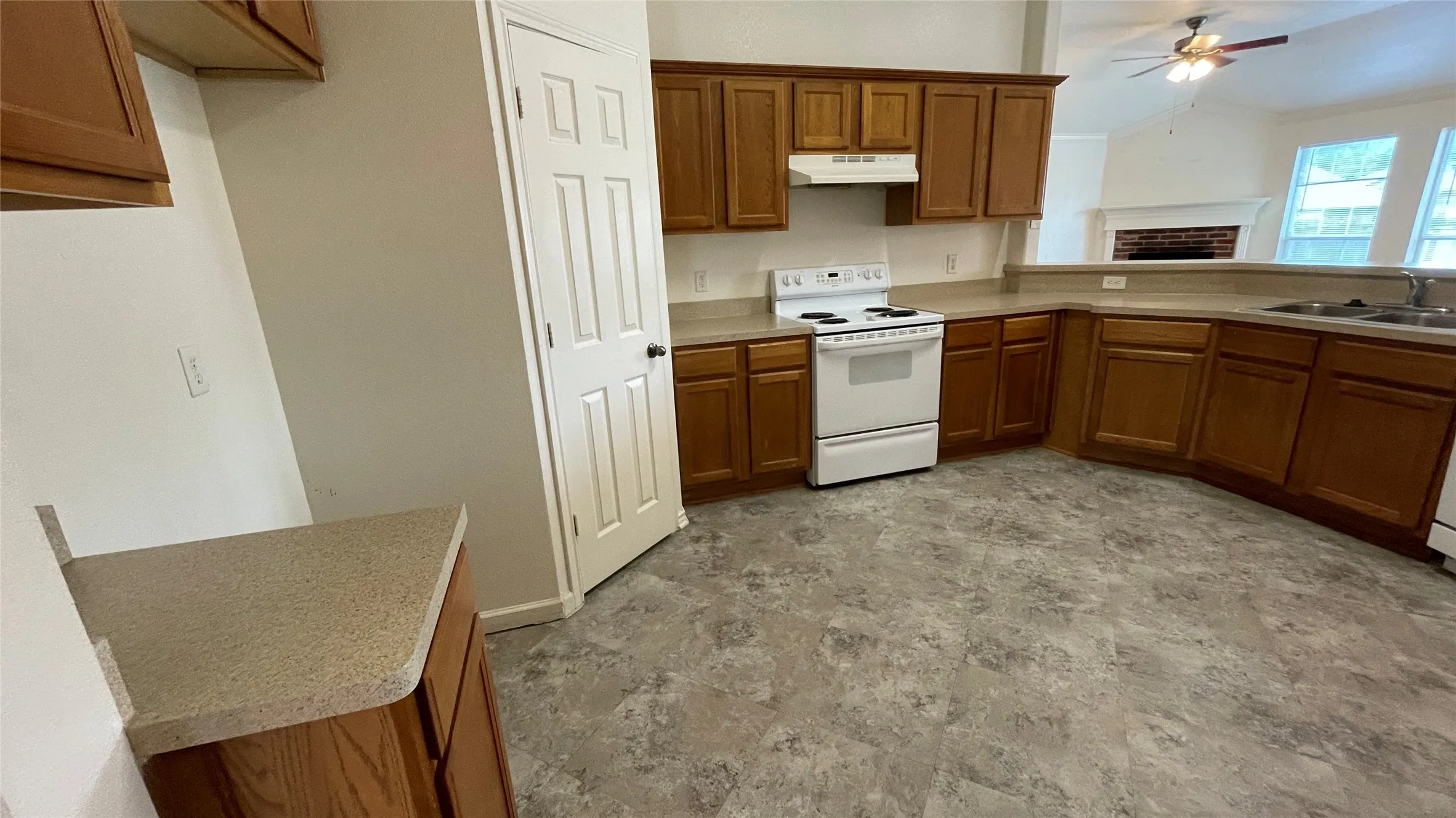 Single Family Residence For Rent in Dallas County , 921 Simon Drive, Cedar Hill, Texas 75104, 4 Bedroom, 2 Bathroom, 2 Garage spaces, 2,080 Sqft, built in 2006, mls#21409513, Real Estate Agent in Cedar Hill, Homes For Rent in Dallas county, Homes For Rent in Cedar Hill, Realtor in Cedar Hill Texas, Real Estate Brokerage Independent Realty Texas, Luminita Cordes Realtor