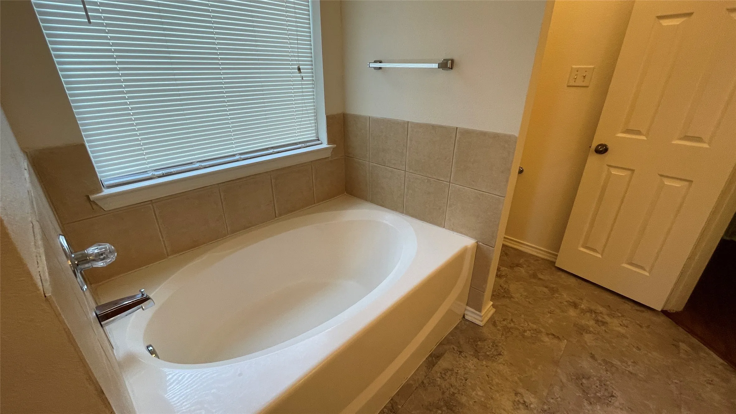 Single Family Residence For Rent in Dallas County , 921 Simon Drive, Cedar Hill, Texas 75104, 4 Bedroom, 2 Bathroom, 2 Garage spaces, 2,080 Sqft, built in 2006, mls#21409513, Real Estate Agent in Cedar Hill, Homes For Rent in Dallas county, Homes For Rent in Cedar Hill, Realtor in Cedar Hill Texas, Real Estate Brokerage Independent Realty Texas, Luminita Cordes Realtor
