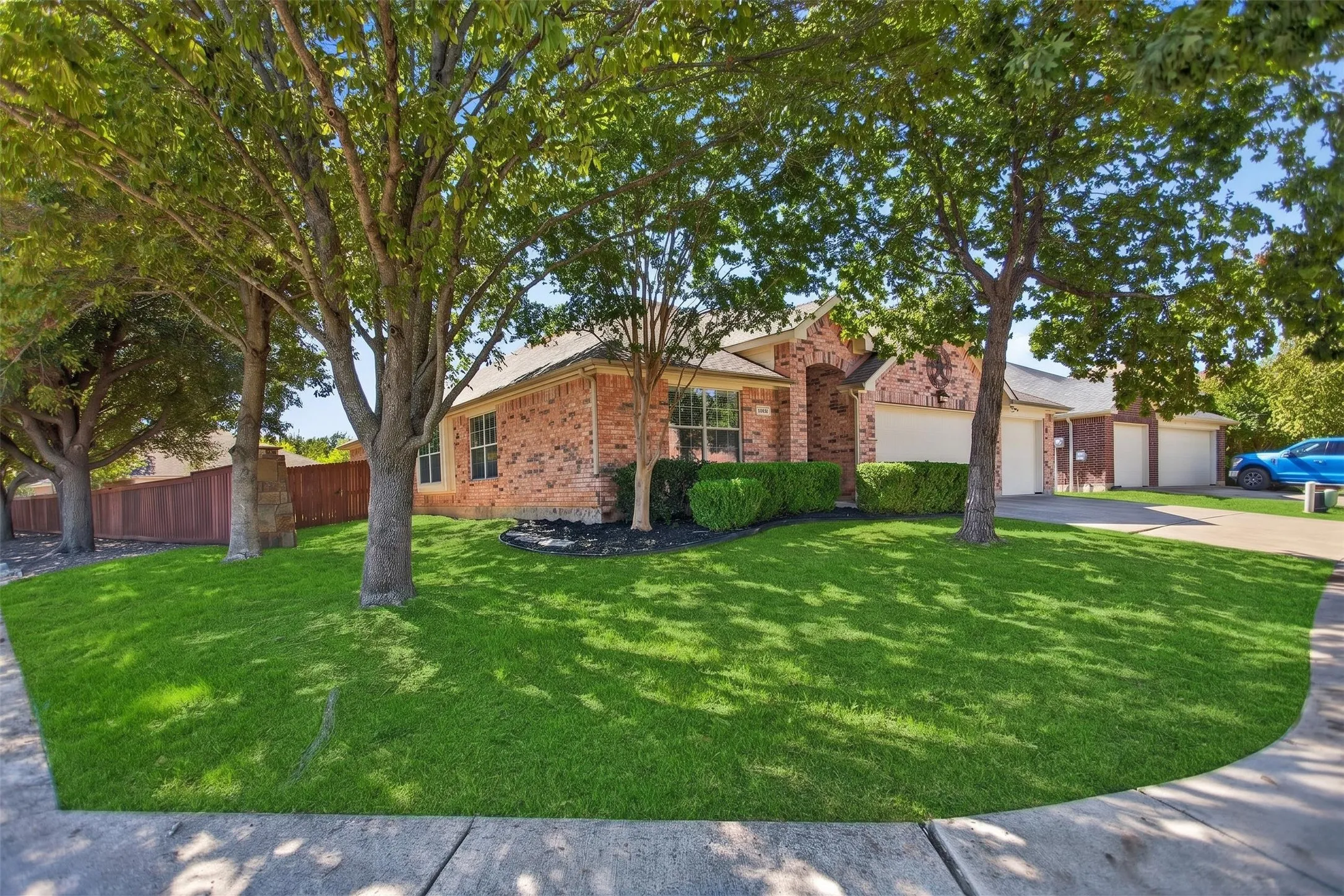 Single Family Residence For Sale in Kaufman County , 4001 Bridge Water Road, Heartland, Texas 75126, 4 Bedroom, 2 Bathroom, 3 Garage spaces, 2,108 Sqft, built in 2008, mls#21404277, Real Estate Agent in Heartland, Homes For Sale in Kaufman county, Homes For Sale in Heartland, Realtor in Heartland Texas, Real Estate Brokerage Independent Realty Texas, Luminita Cordes Realtor