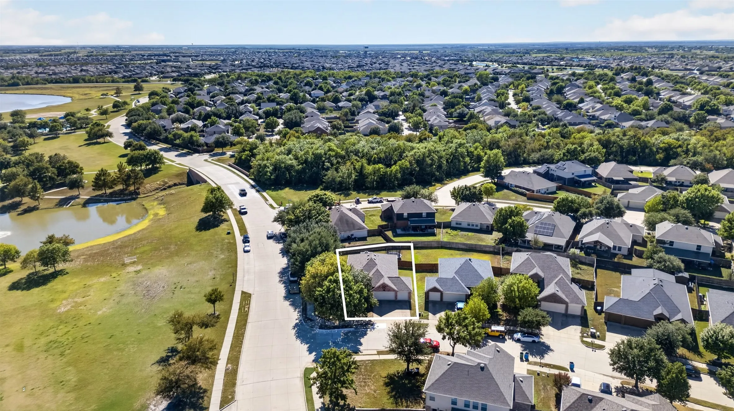 Single Family Residence For Sale in Kaufman County , 4001 Bridge Water Road, Heartland, Texas 75126, 4 Bedroom, 2 Bathroom, 3 Garage spaces, 2,108 Sqft, built in 2008, mls#21404277, Real Estate Agent in Heartland, Homes For Sale in Kaufman county, Homes For Sale in Heartland, Realtor in Heartland Texas, Real Estate Brokerage Independent Realty Texas, Luminita Cordes Realtor