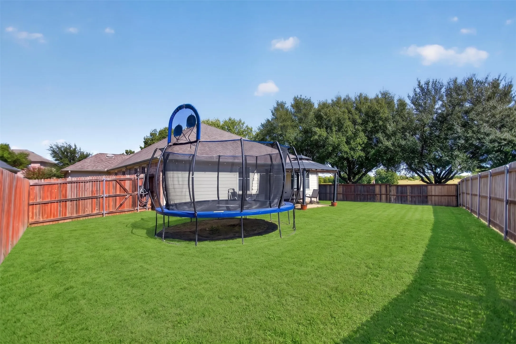Single Family Residence For Sale in Kaufman County , 4001 Bridge Water Road, Heartland, Texas 75126, 4 Bedroom, 2 Bathroom, 3 Garage spaces, 2,108 Sqft, built in 2008, mls#21404277, Real Estate Agent in Heartland, Homes For Sale in Kaufman county, Homes For Sale in Heartland, Realtor in Heartland Texas, Real Estate Brokerage Independent Realty Texas, Luminita Cordes Realtor