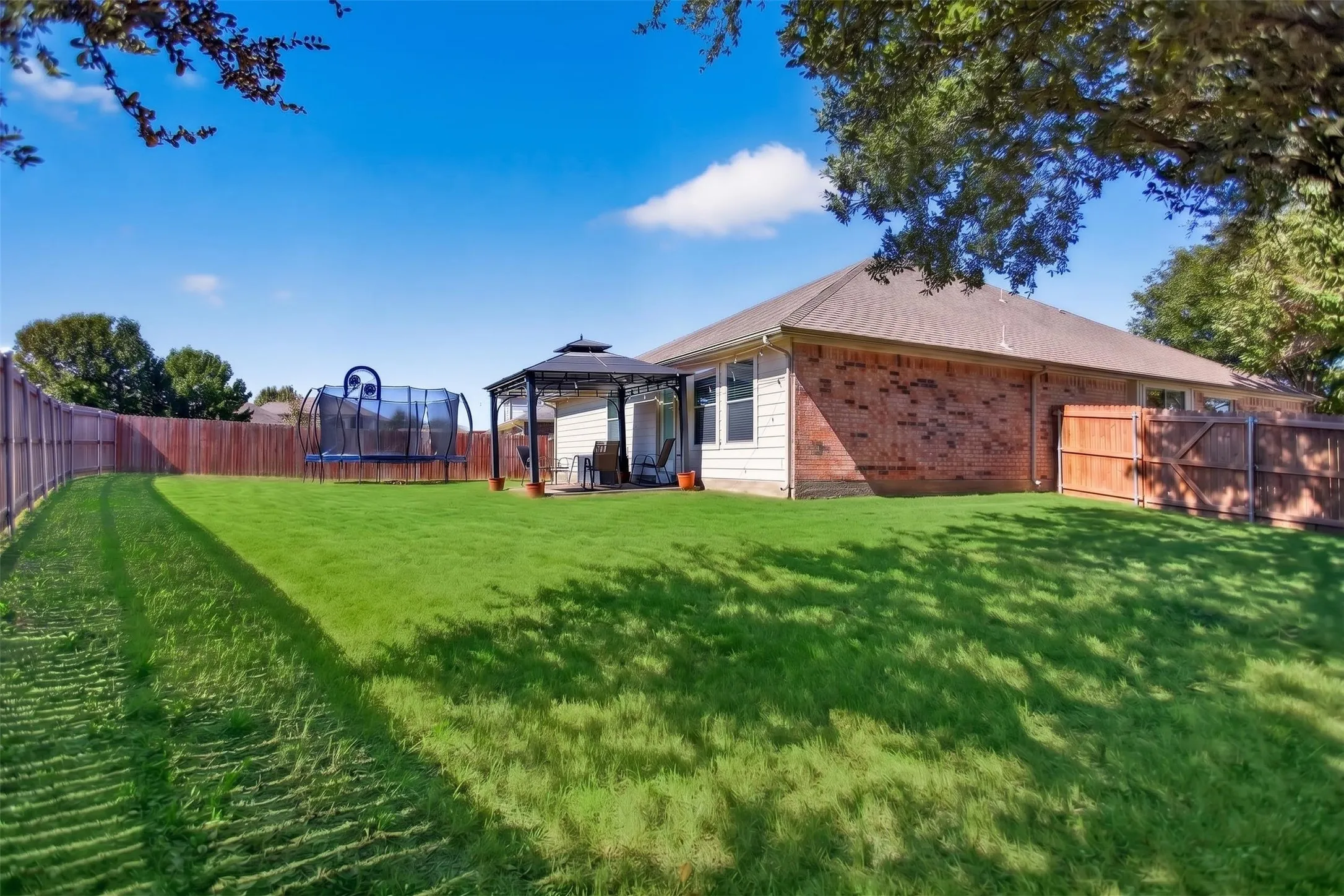 Spacious backyard for children and pets