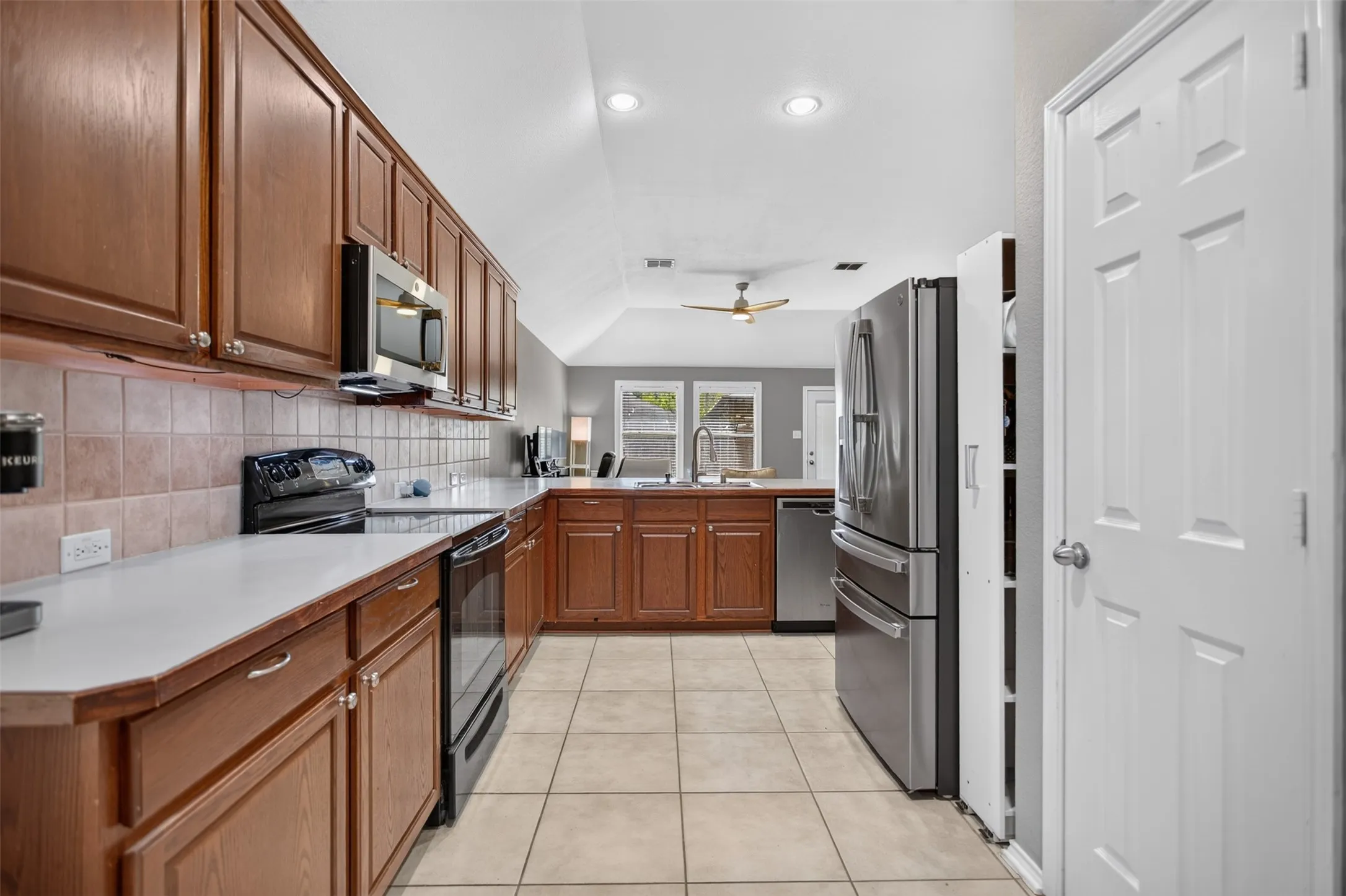 Single Family Residence For Sale in Kaufman County , 4001 Bridge Water Road, Heartland, Texas 75126, 4 Bedroom, 2 Bathroom, 3 Garage spaces, 2,108 Sqft, built in 2008, mls#21404277, Real Estate Agent in Heartland, Homes For Sale in Kaufman county, Homes For Sale in Heartland, Realtor in Heartland Texas, Real Estate Brokerage Independent Realty Texas, Luminita Cordes Realtor