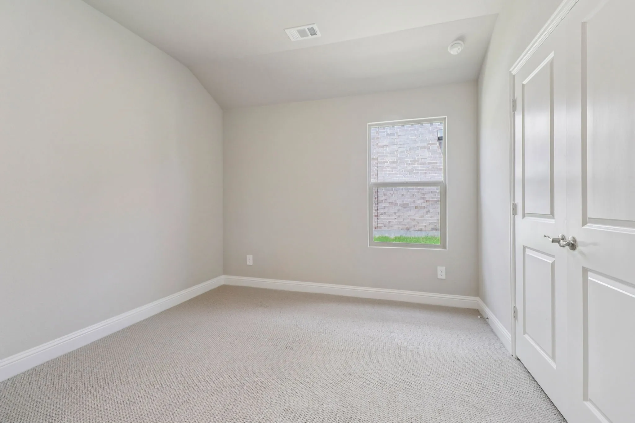  Photo is not of the actual home, but is an inspirational photo of builder’s model home and may depict options, furnishings, and/or decorator features that are not included.
