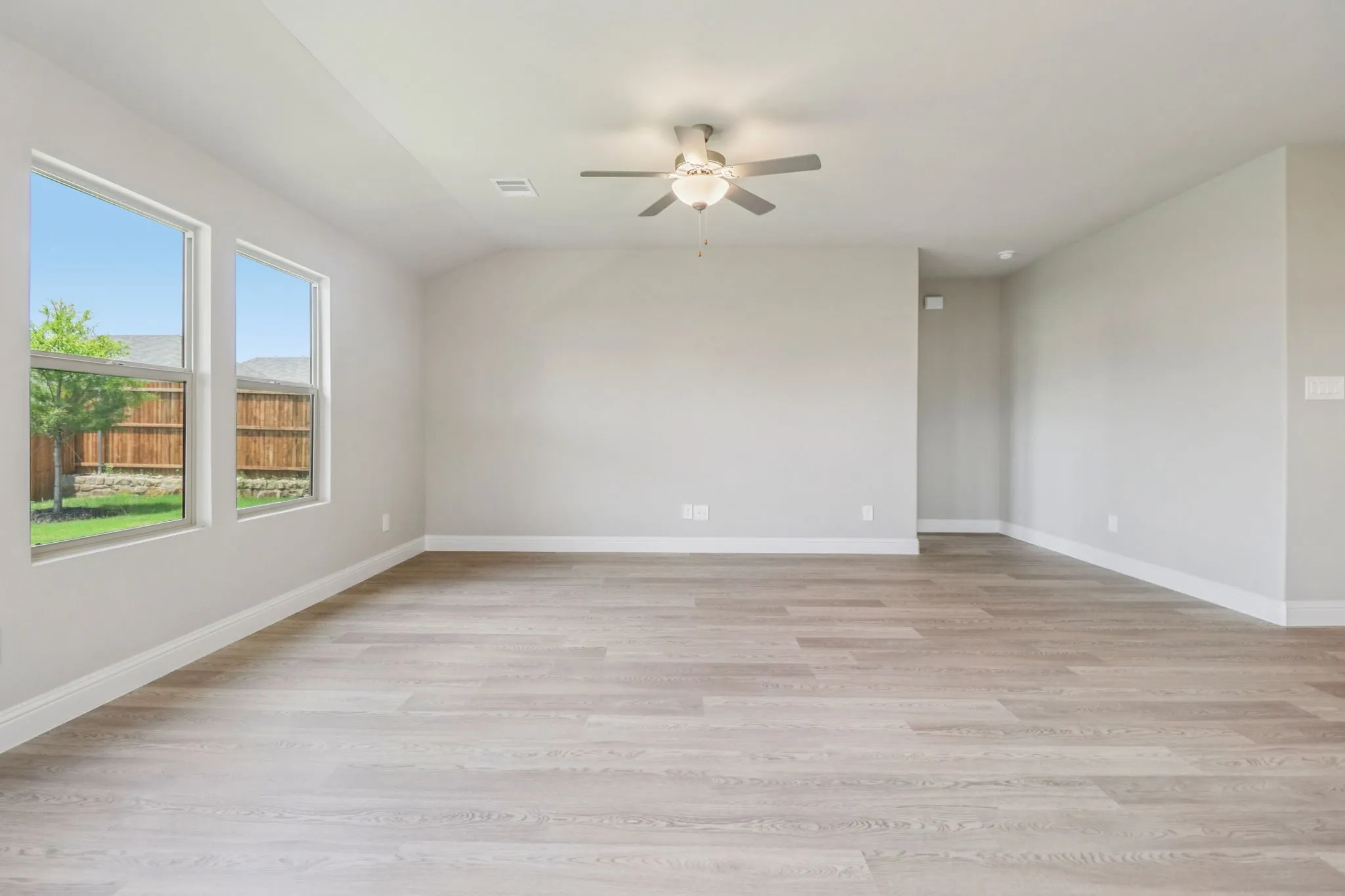  Photo is not of the actual home, but is an inspirational photo of builder’s model home and may depict options, furnishings, and/or decorator features that are not included.
