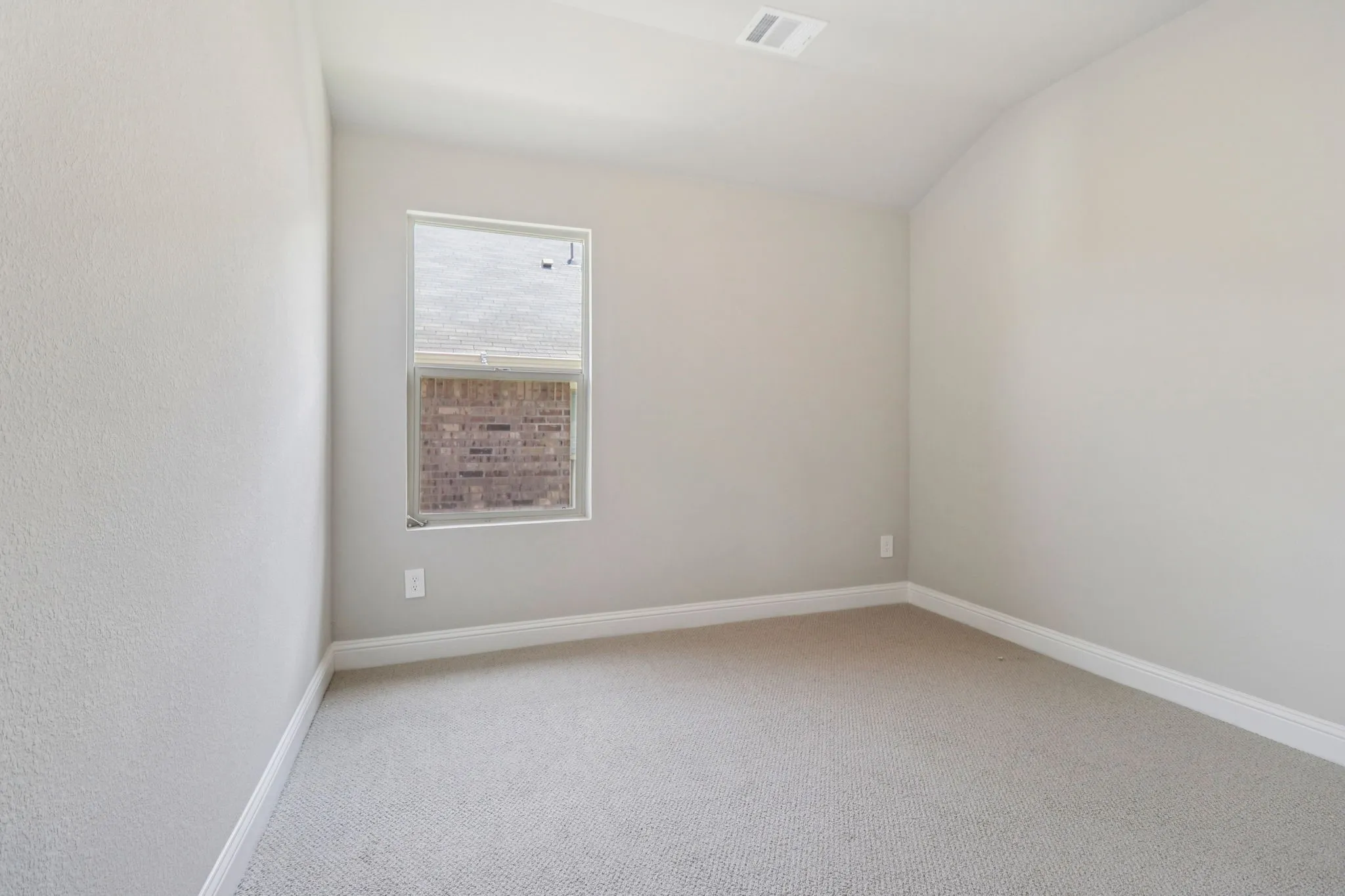  Photo is not of the actual home, but is an inspirational photo of builder’s model home and may depict options, furnishings, and/or decorator features that are not included.
