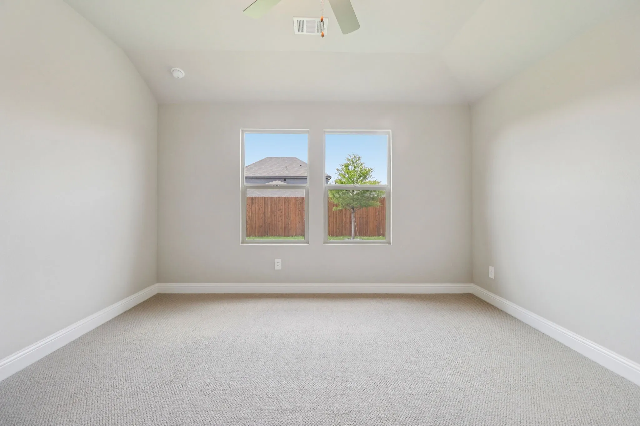  Photo is not of the actual home, but is an inspirational photo of builder’s model home and may depict options, furnishings, and/or decorator features that are not included.

