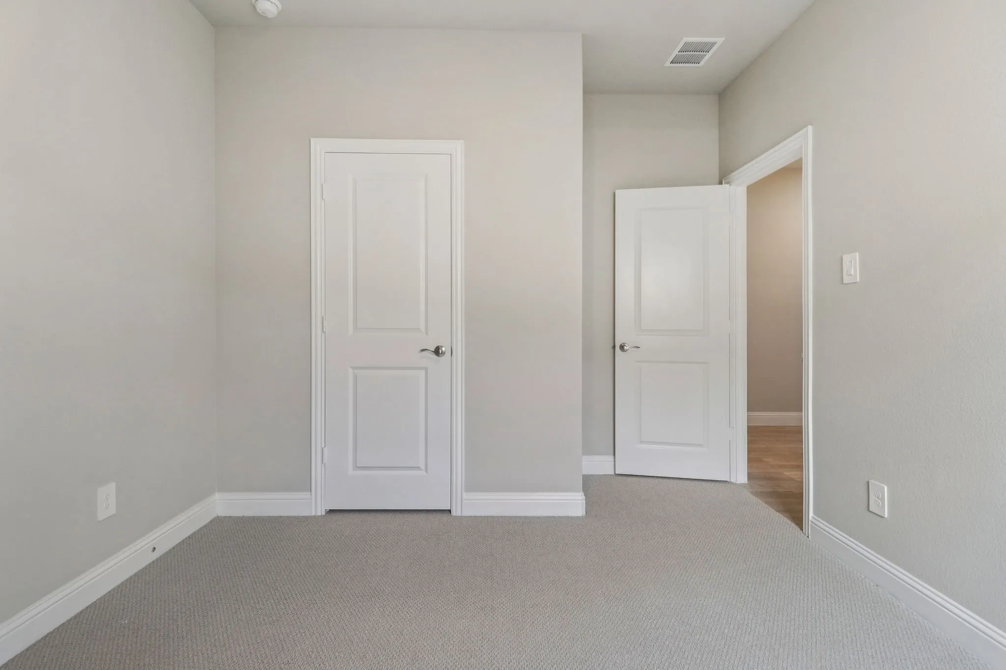  Photo is not of the actual home, but is an inspirational photo of builder’s model home and may depict options, furnishings, and/or decorator features that are not included.

