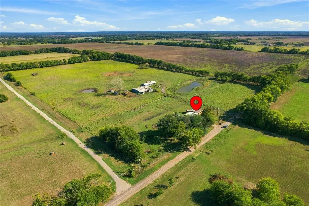 Single Family Residence For Sale in Fannin County , 421 S Oak Street, Ector, Texas 75439, 3 Bedroom, 3 Bathroom, Garage spaces, 2,147 Sqft, built in 1978, mls#21406844, Real Estate Agent in Ector, Homes For Sale in Fannin county, Homes For Sale in Ector, Realtor in Ector Texas, Real Estate Brokerage Independent Realty Texas, Luminita Cordes Realtor