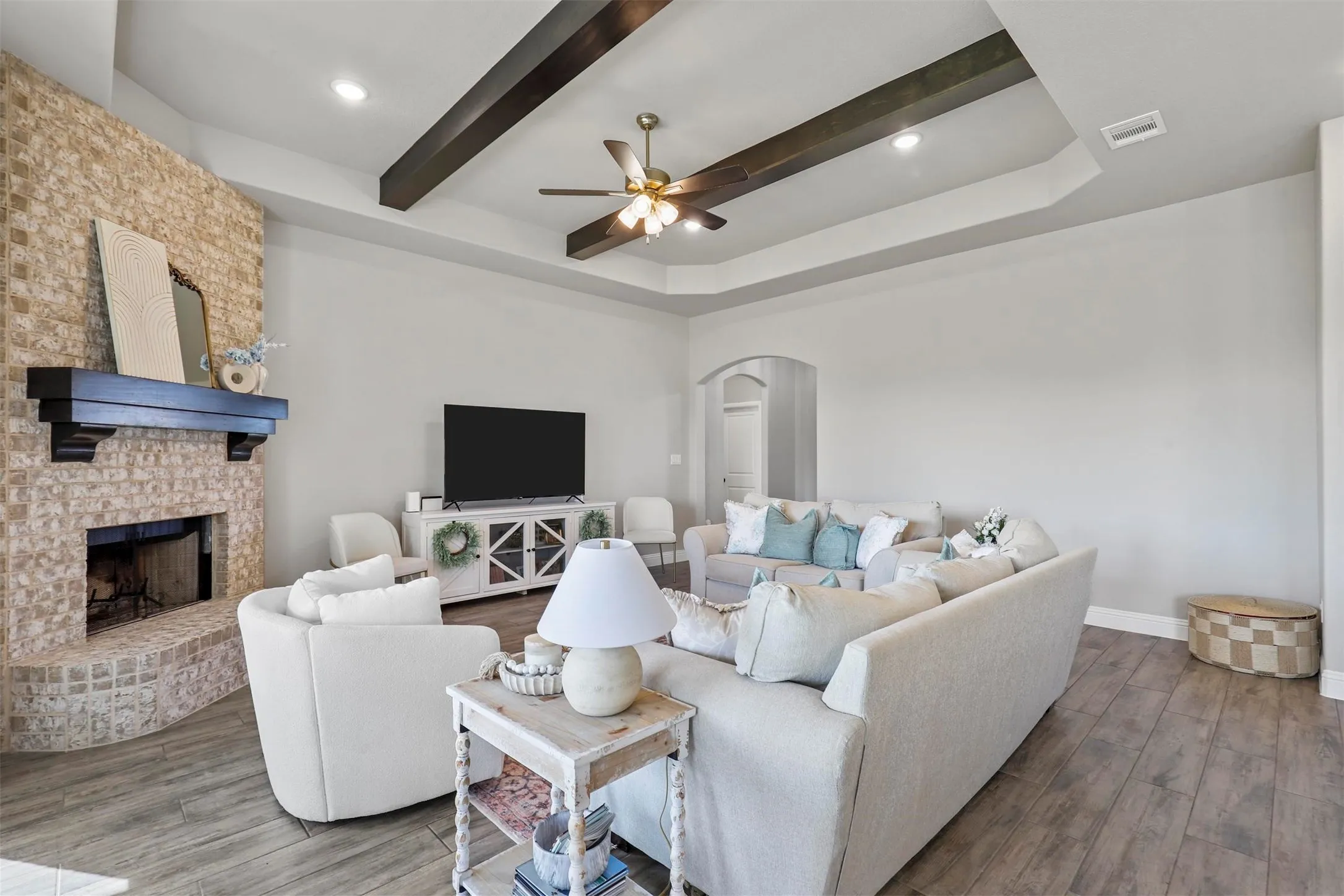Single Family Residence For Sale in Parker County , 2071 Sunset Ridge Drive, Weatherford, Texas 76087, 4 Bedroom, 2 Bathroom, 2 Garage spaces, 2,003 Sqft, built in 2023, mls#21407261, Real Estate Agent in Weatherford, Homes For Sale in Parker county, Homes For Sale in Weatherford, Realtor in Weatherford Texas, Real Estate Brokerage Independent Realty Texas, Luminita Cordes Realtor