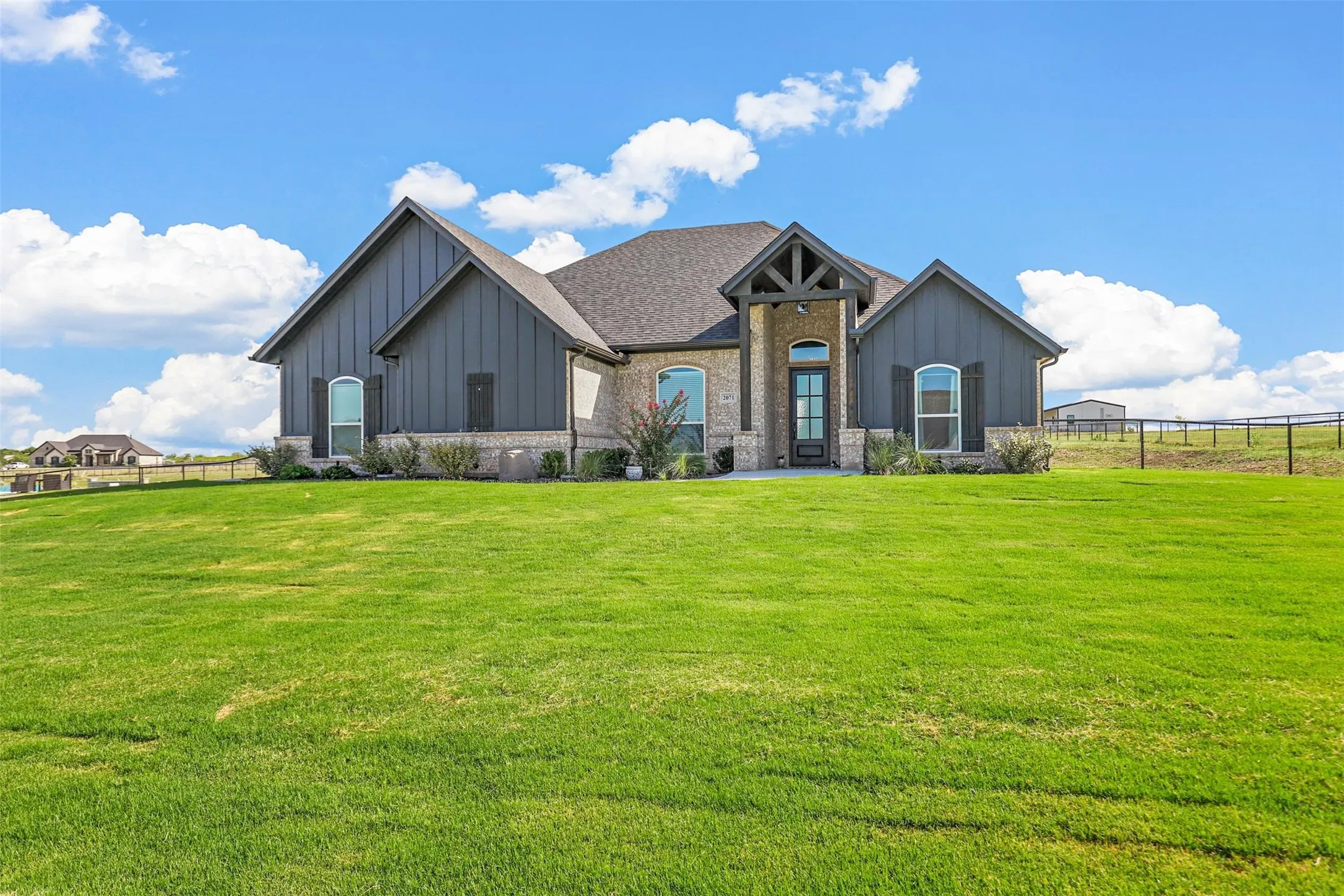 Single Family Residence For Sale in Parker County , 2071 Sunset Ridge Drive, Weatherford, Texas 76087, 4 Bedroom, 2 Bathroom, 2 Garage spaces, 2,003 Sqft, built in 2023, mls#21407261, Real Estate Agent in Weatherford, Homes For Sale in Parker county, Homes For Sale in Weatherford, Realtor in Weatherford Texas, Real Estate Brokerage Independent Realty Texas, Luminita Cordes Realtor