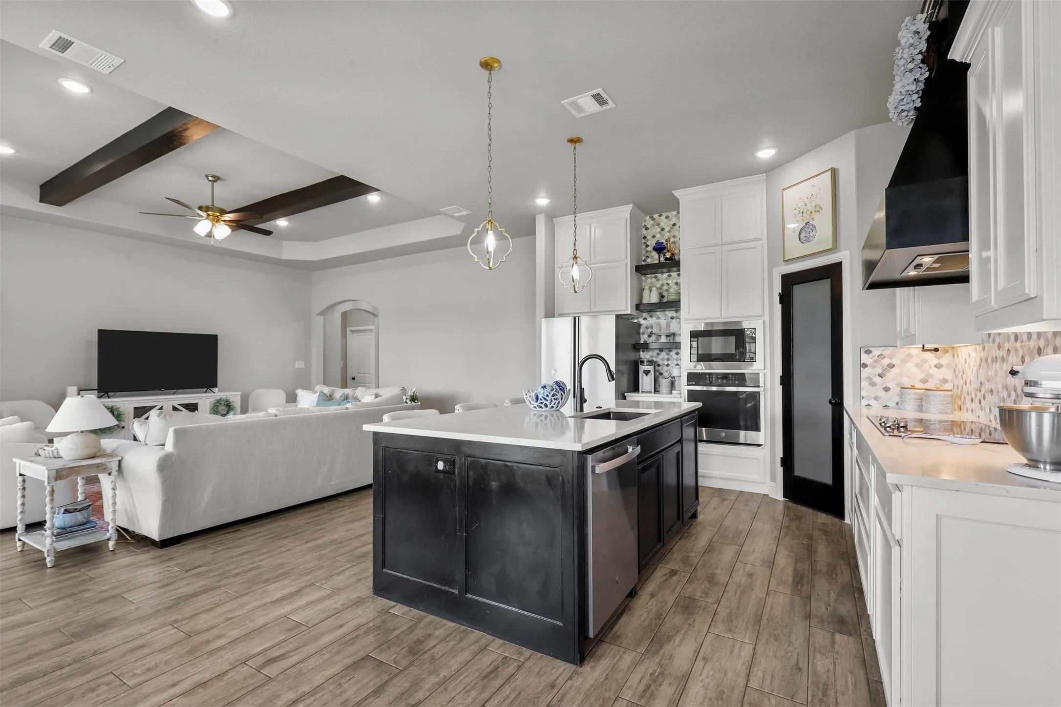 Single Family Residence For Sale in Parker County , 2071 Sunset Ridge Drive, Weatherford, Texas 76087, 4 Bedroom, 2 Bathroom, 2 Garage spaces, 2,003 Sqft, built in 2023, mls#21407261, Real Estate Agent in Weatherford, Homes For Sale in Parker county, Homes For Sale in Weatherford, Realtor in Weatherford Texas, Real Estate Brokerage Independent Realty Texas, Luminita Cordes Realtor