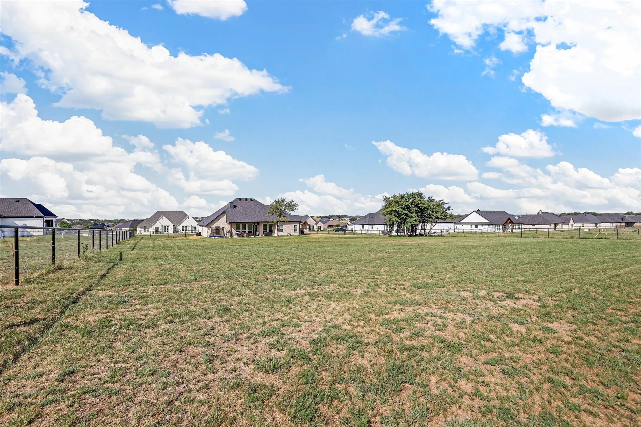 Single Family Residence For Sale in Parker County , 2071 Sunset Ridge Drive, Weatherford, Texas 76087, 4 Bedroom, 2 Bathroom, 2 Garage spaces, 2,003 Sqft, built in 2023, mls#21407261, Real Estate Agent in Weatherford, Homes For Sale in Parker county, Homes For Sale in Weatherford, Realtor in Weatherford Texas, Real Estate Brokerage Independent Realty Texas, Luminita Cordes Realtor