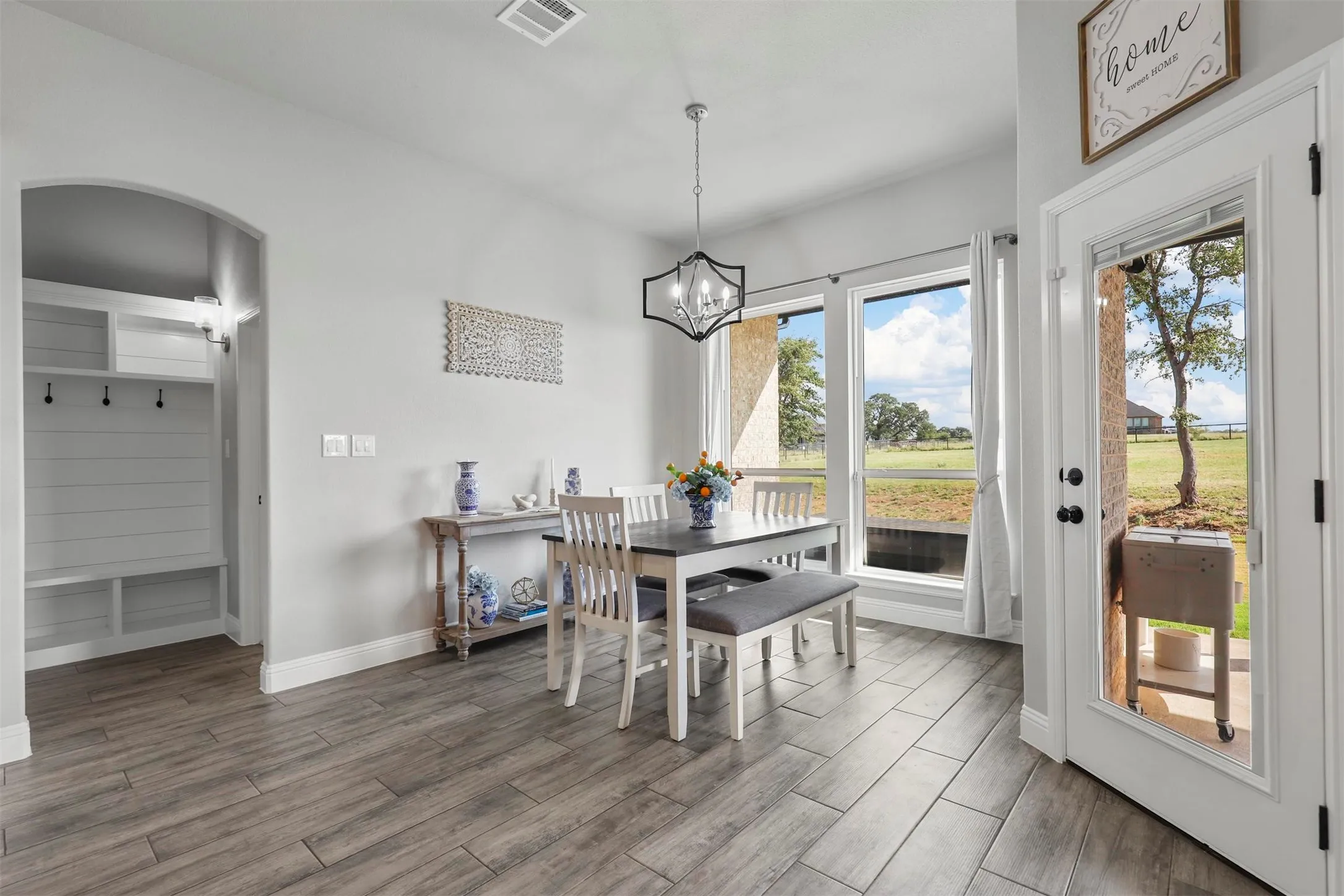 Single Family Residence For Sale in Parker County , 2071 Sunset Ridge Drive, Weatherford, Texas 76087, 4 Bedroom, 2 Bathroom, 2 Garage spaces, 2,003 Sqft, built in 2023, mls#21407261, Real Estate Agent in Weatherford, Homes For Sale in Parker county, Homes For Sale in Weatherford, Realtor in Weatherford Texas, Real Estate Brokerage Independent Realty Texas, Luminita Cordes Realtor